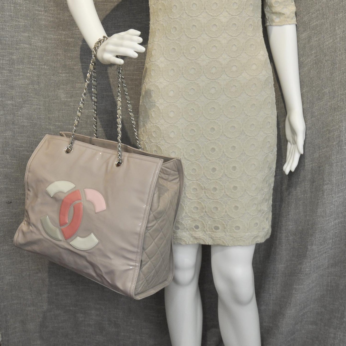 Vinyl Large Lipstick Tote Dark Beige 12P