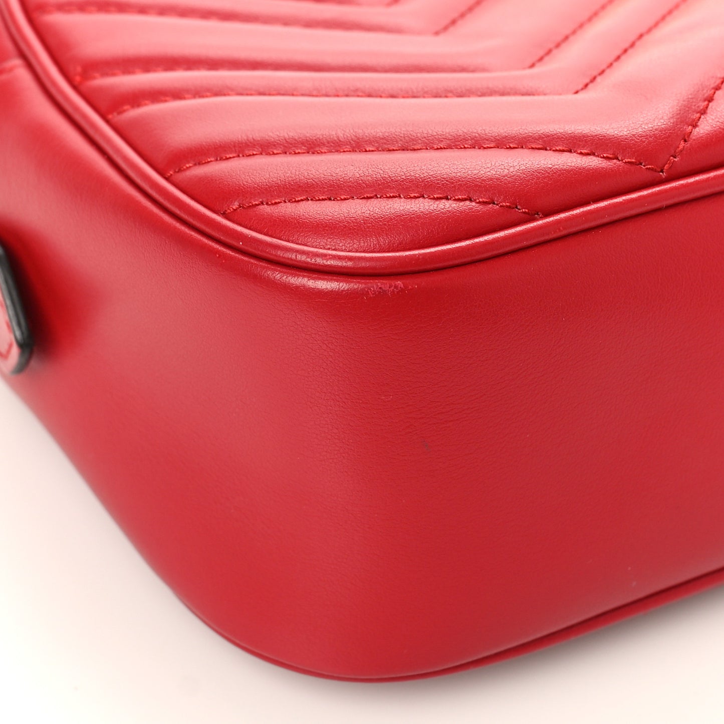 Calfskin Matelasse Small GG Marmont Chain Shoulder Bag Hibiscus Red