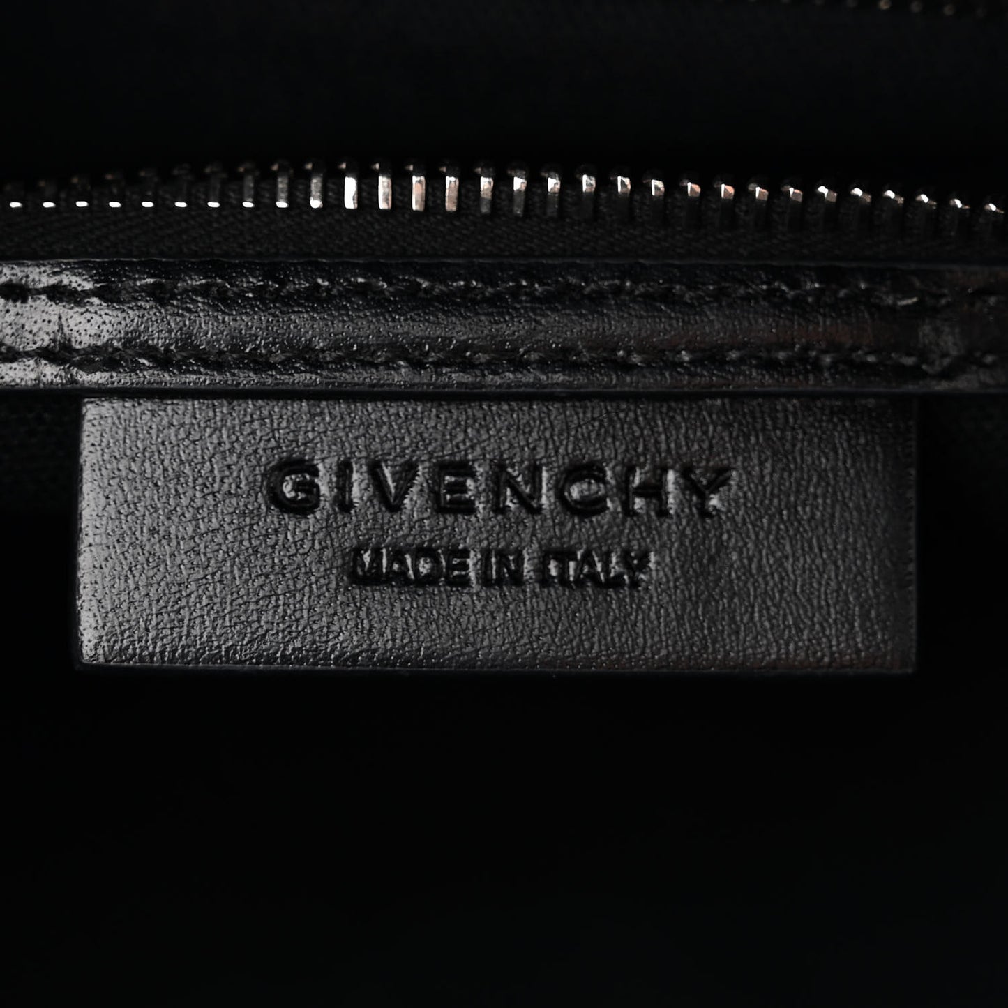 Shiny Lord Calfskin Small Antigona Black