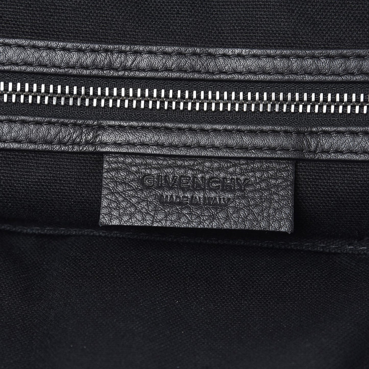 Waxy Grained Calfskin Studded Medium Nightingale Black