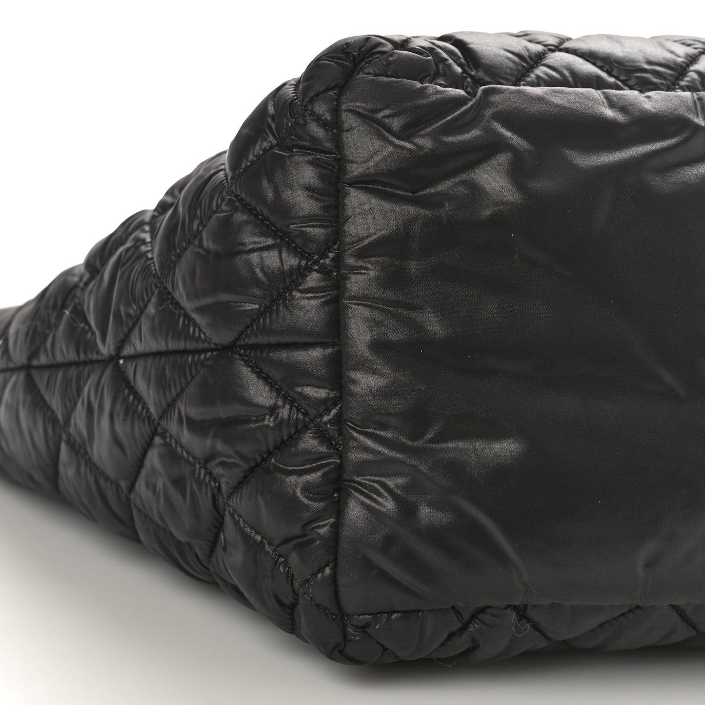 Nylon Quilted Coco Cocoon Medium Reversible Tote Black Red