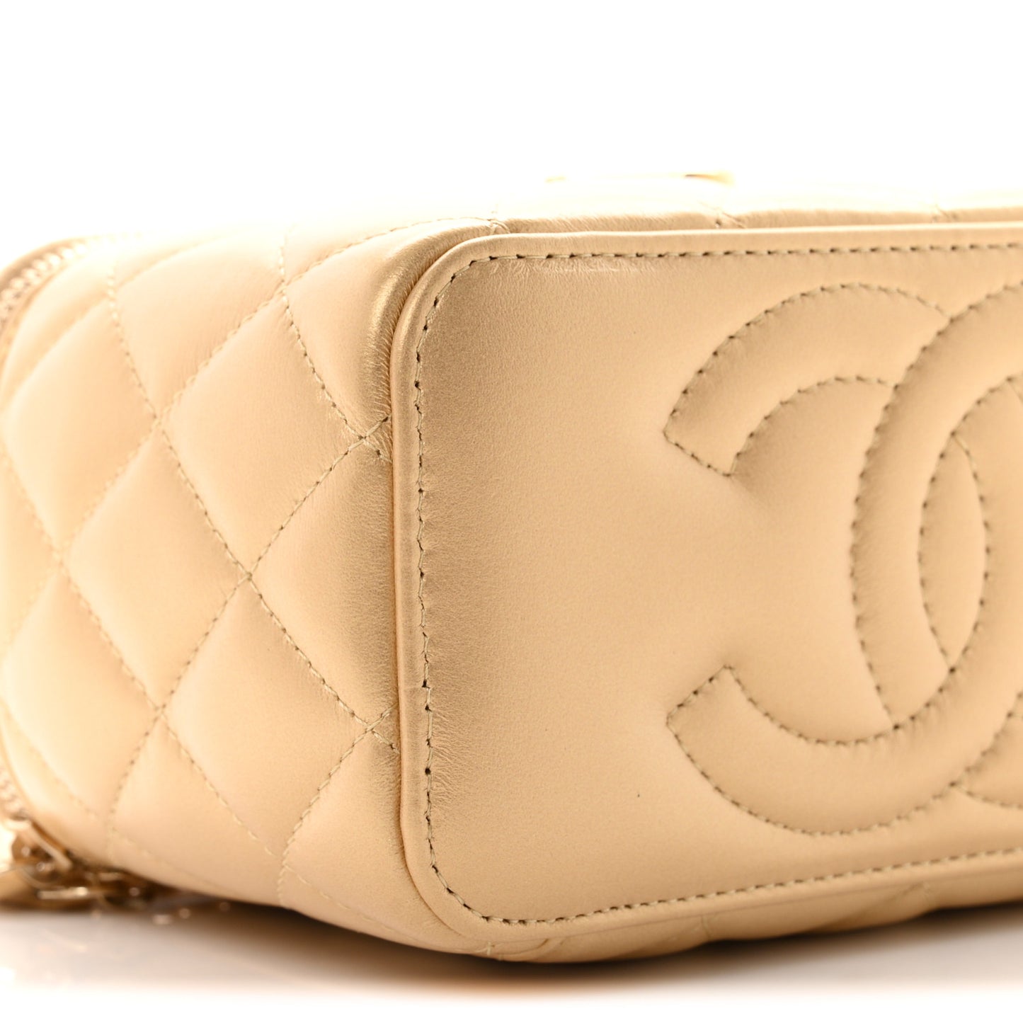 Metallic Lambskin Quilted Sweetheart Vanity Case Gold