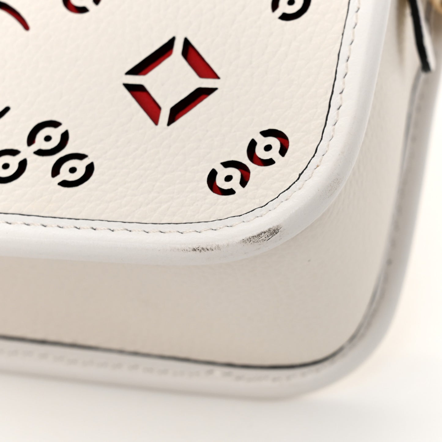 Calfskin Radioloubi White