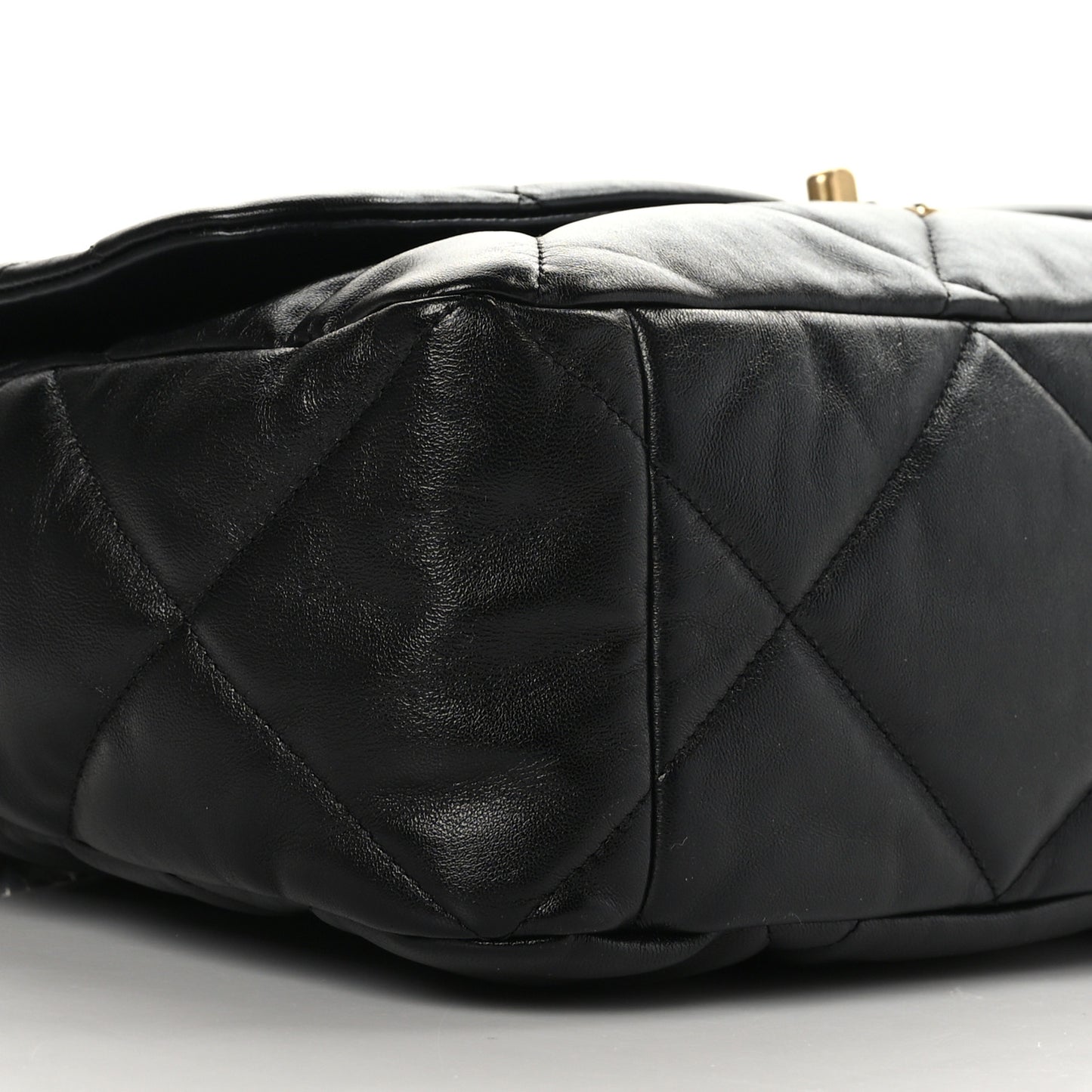 Lambskin Quilted Maxi Chanel 19 Flap Black
