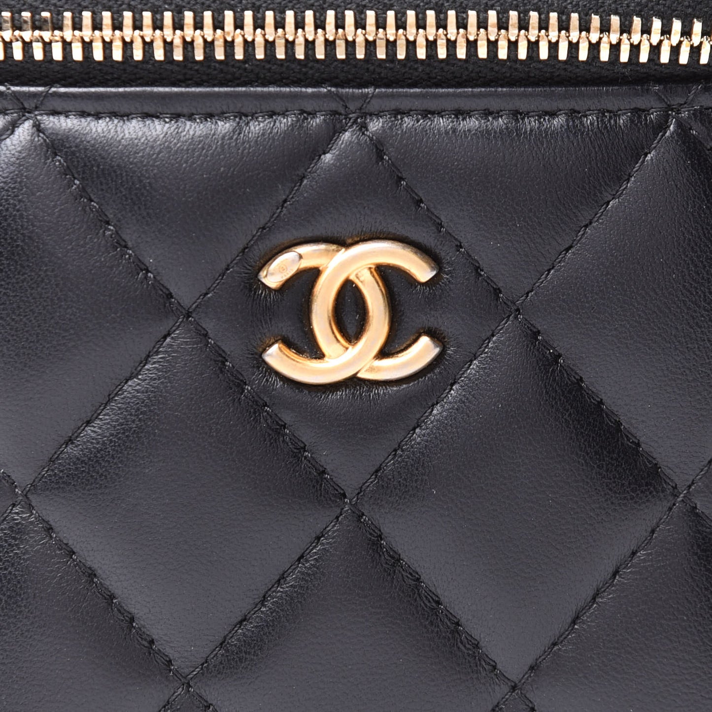 Lambskin Quilted Mini Pearl Crush Vanity Case With Chain Black