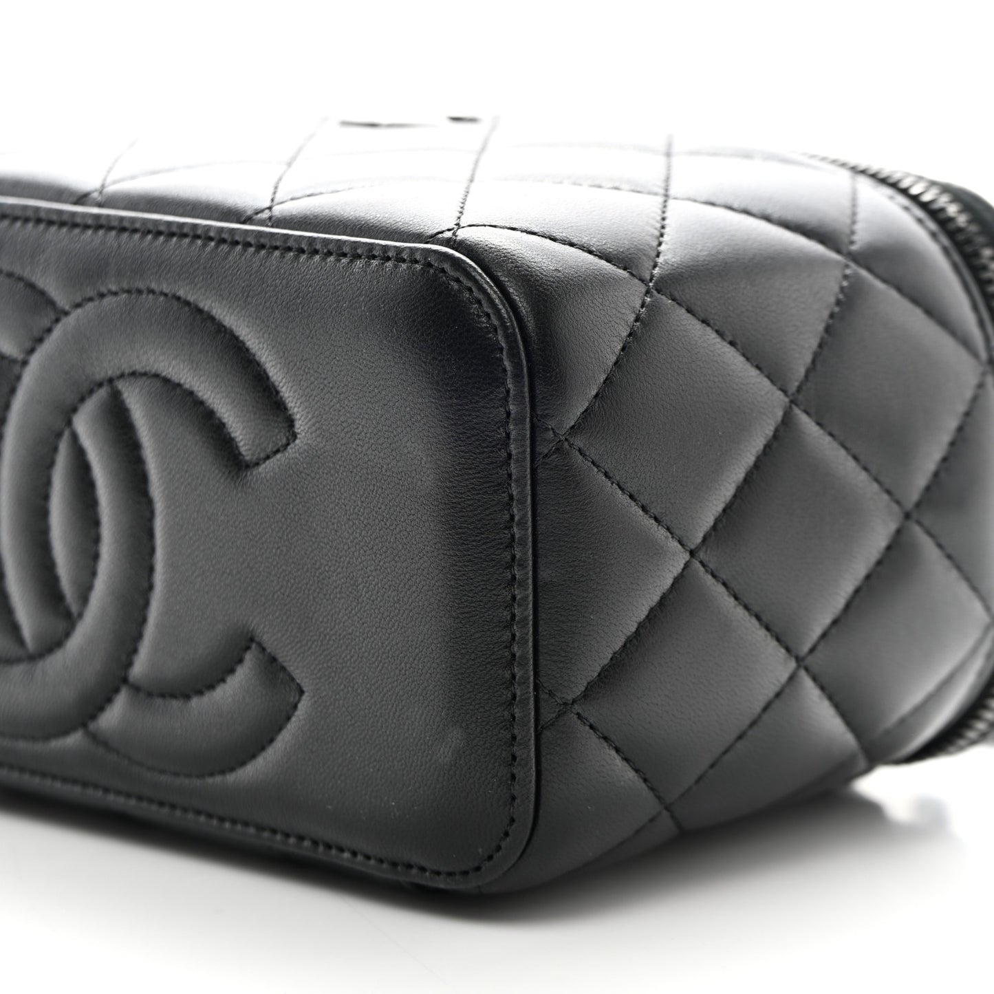 Lambskin Quilted Small Top Handle Vanity Case With Chain So Black