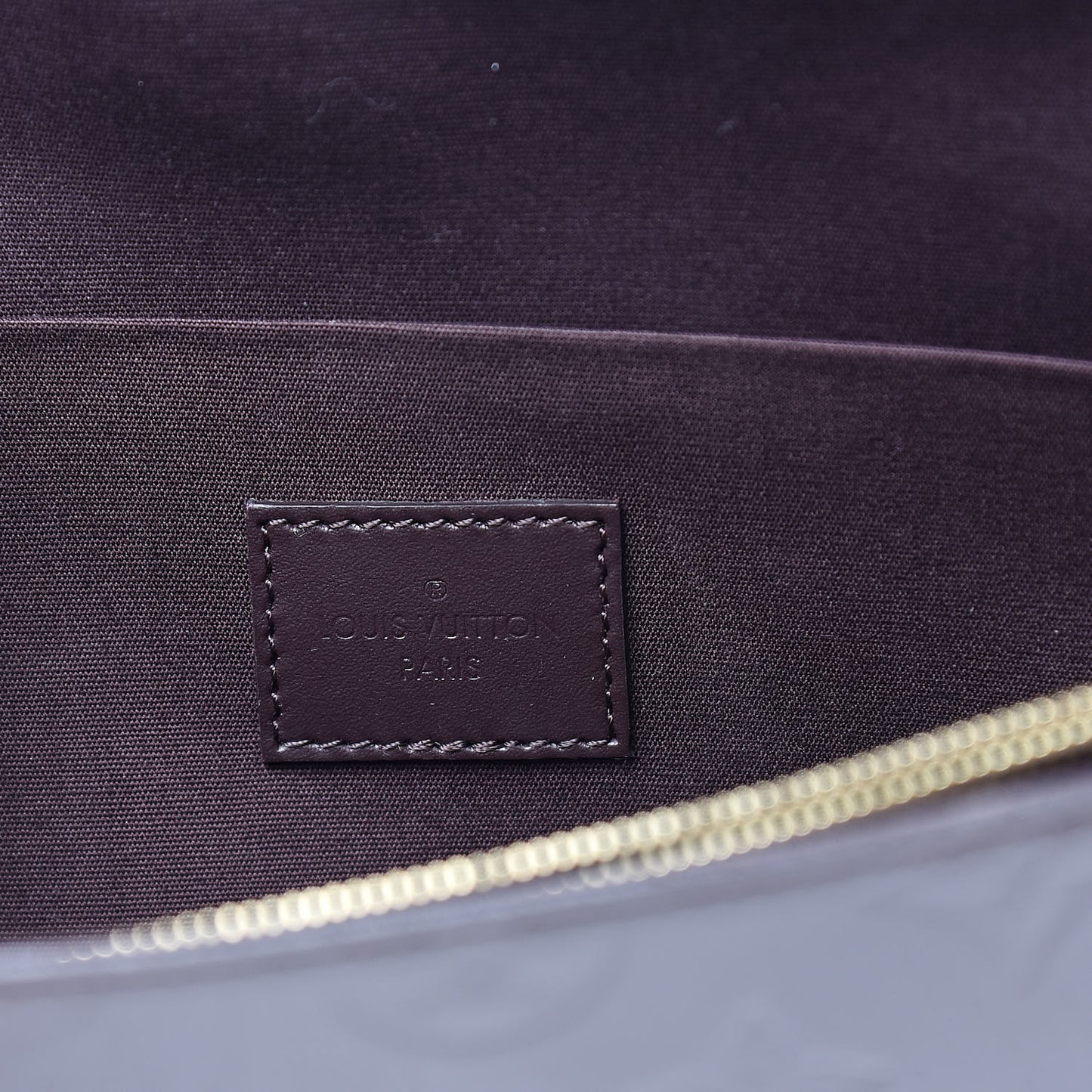 Vernis Pochette Felicie Chain Wallet Amarante