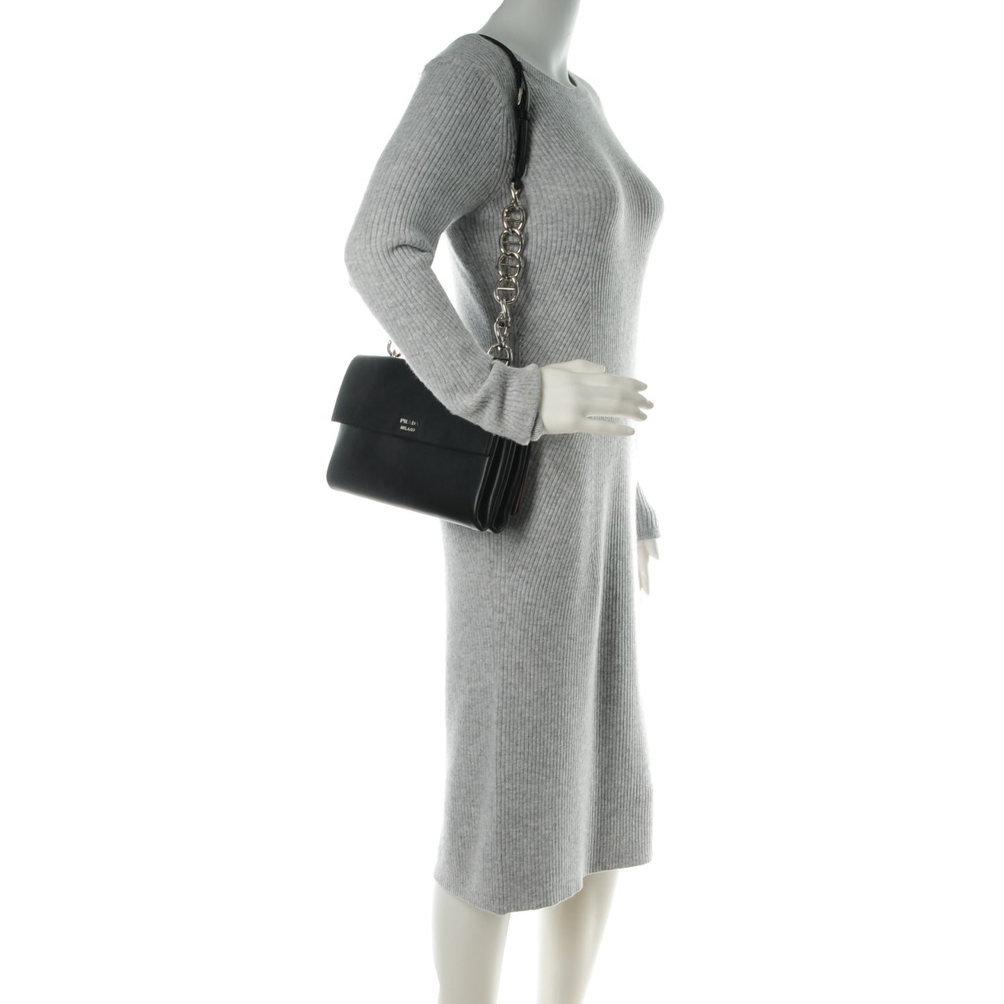 Vitello Soft Chain Horizontal Shoulder Bag Nero Black