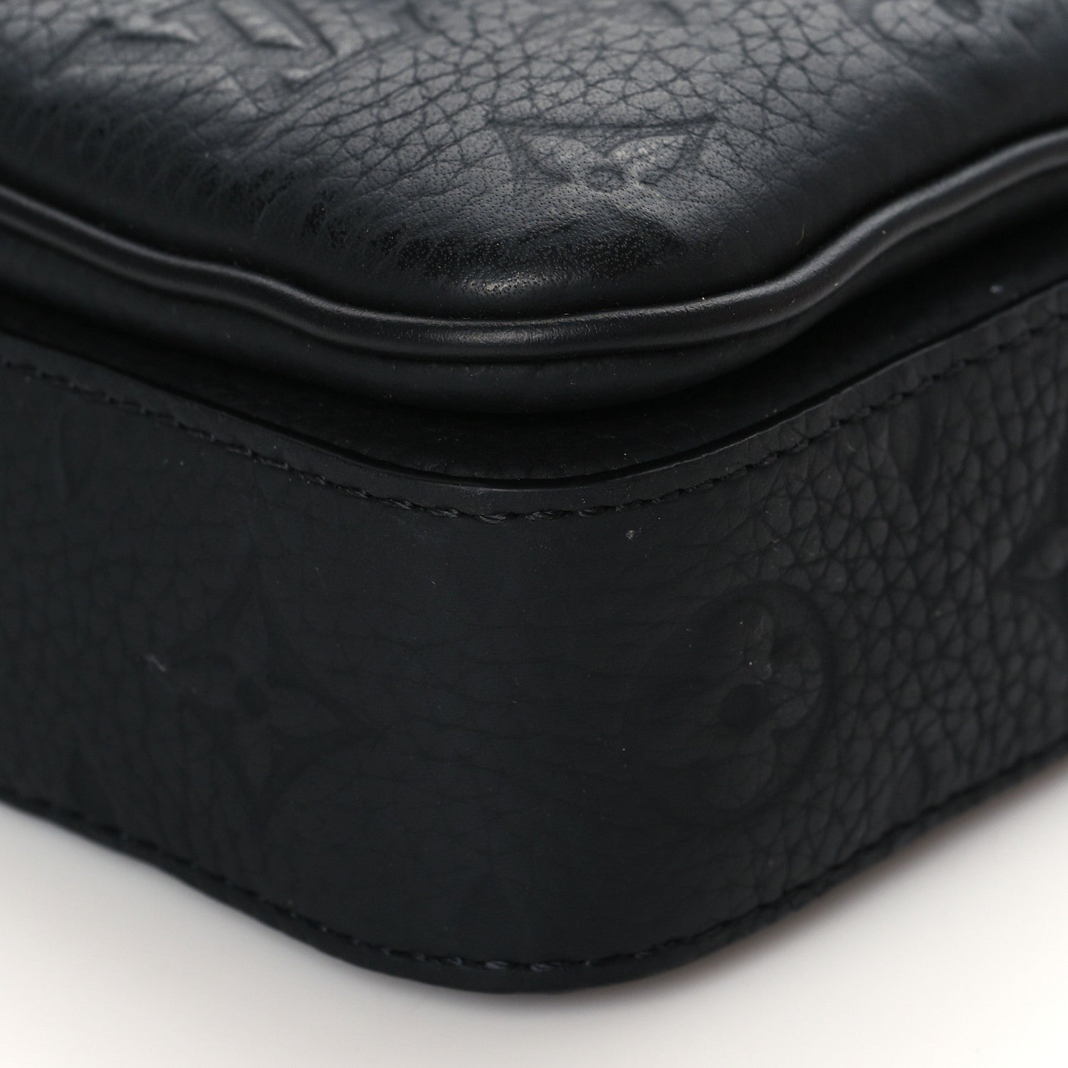 Louis Vuitton Taurillon Monogram S Lock Wearable Wallet Black 8 of 11