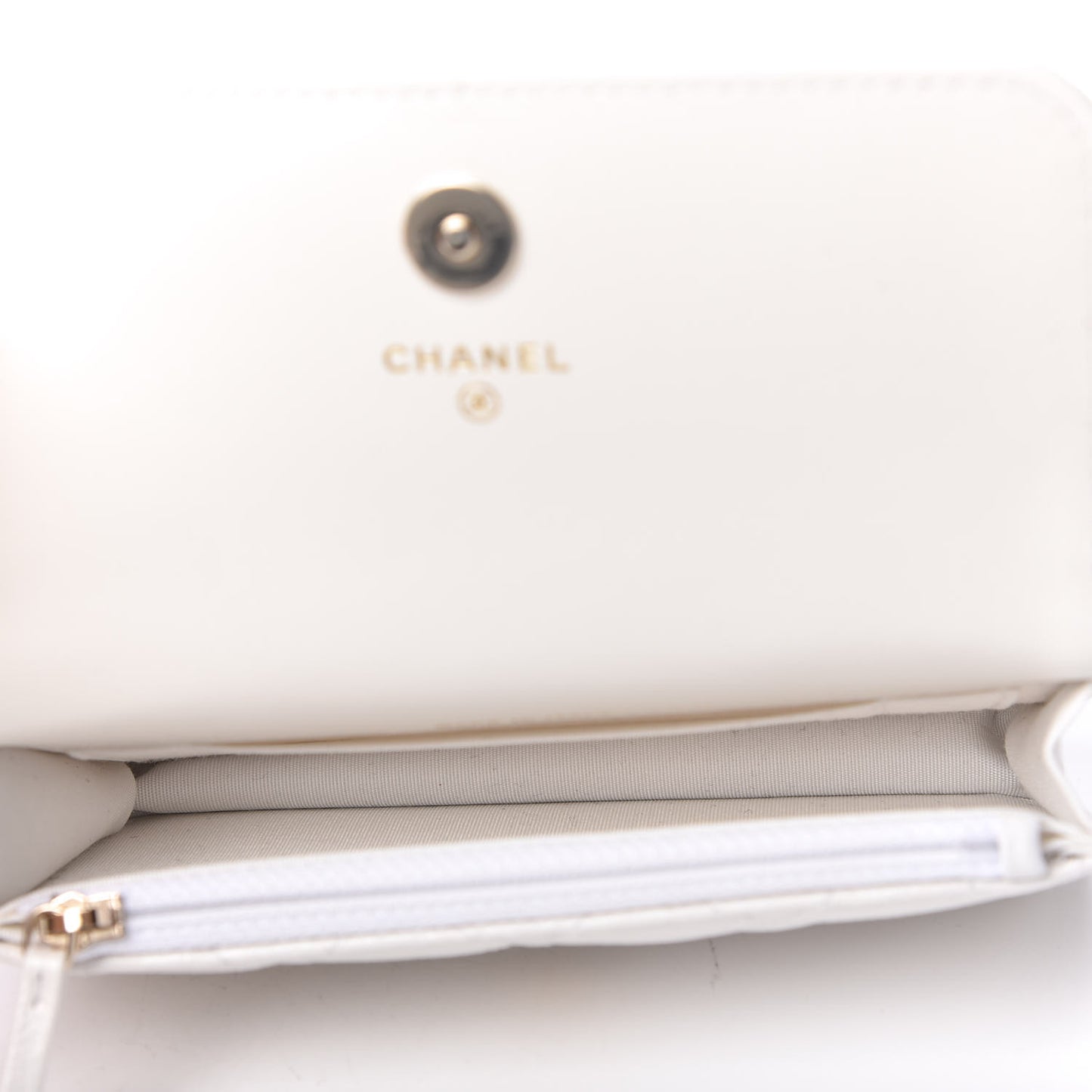 Calfskin Quilted Maxi Pearls Clutch With Chain White