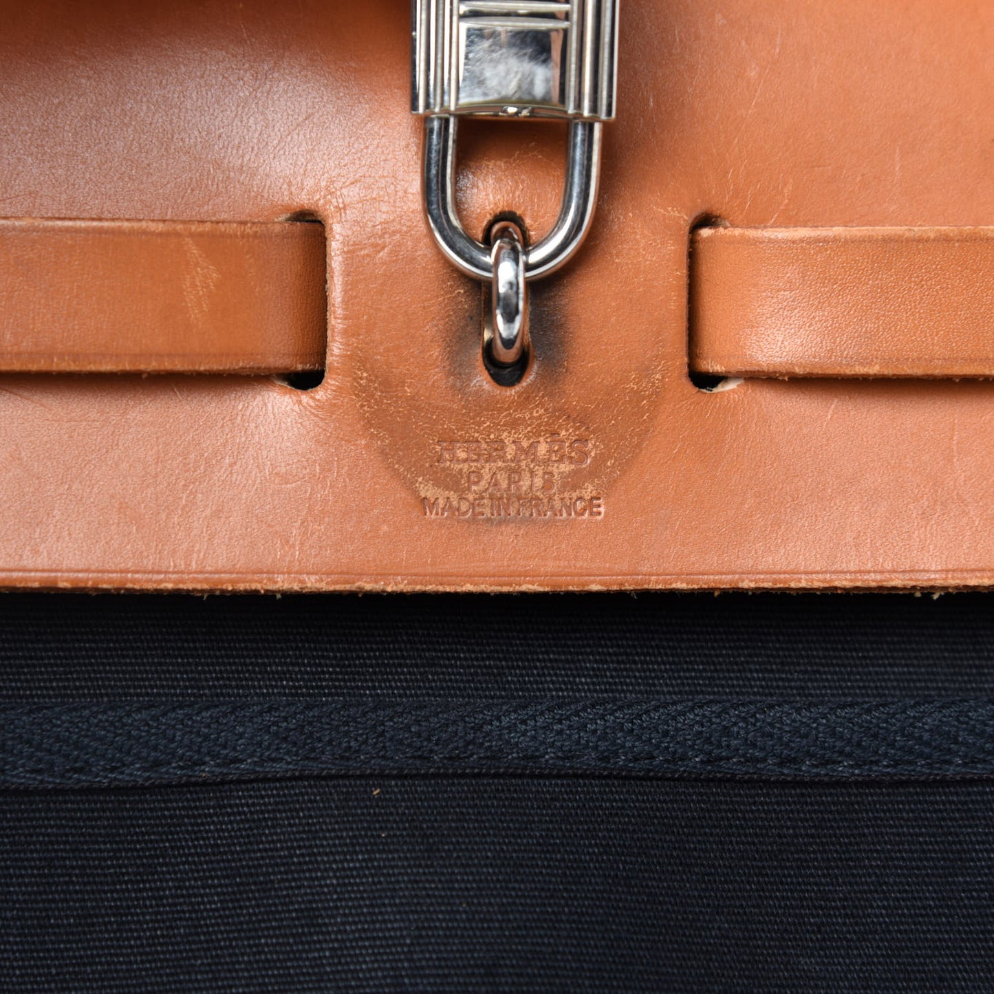 Toile Vache Calfskin Herbag 30 PM Black Natural