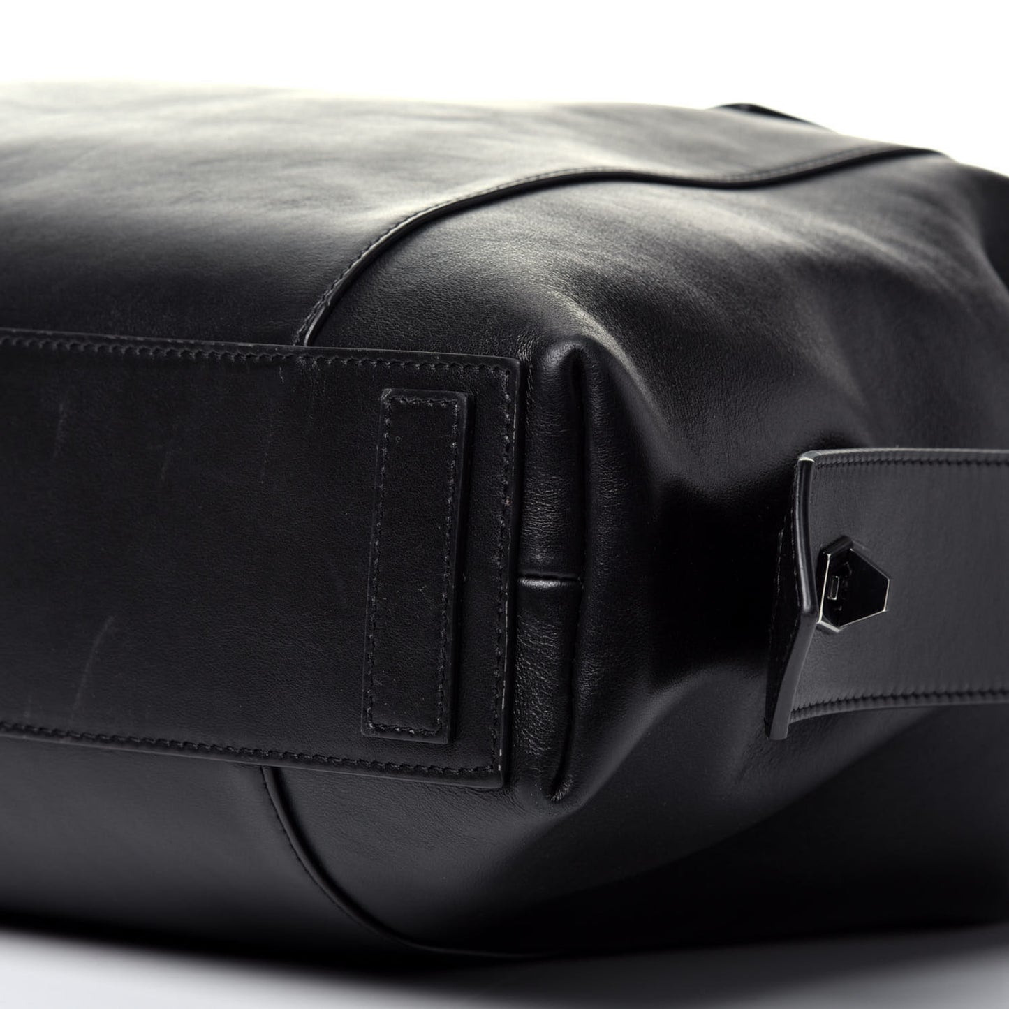 Smooth Calfskin Medium Soft Antigona Black