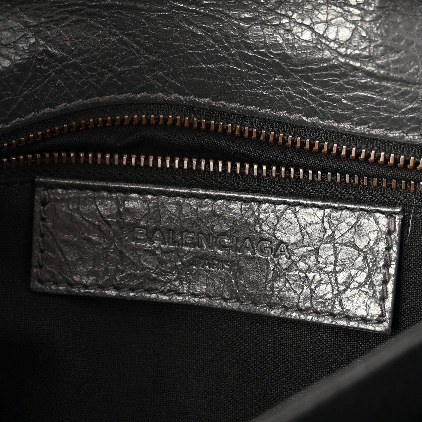 Agneau Classic Hardware Envelope Strap Clutch Gris Fossile