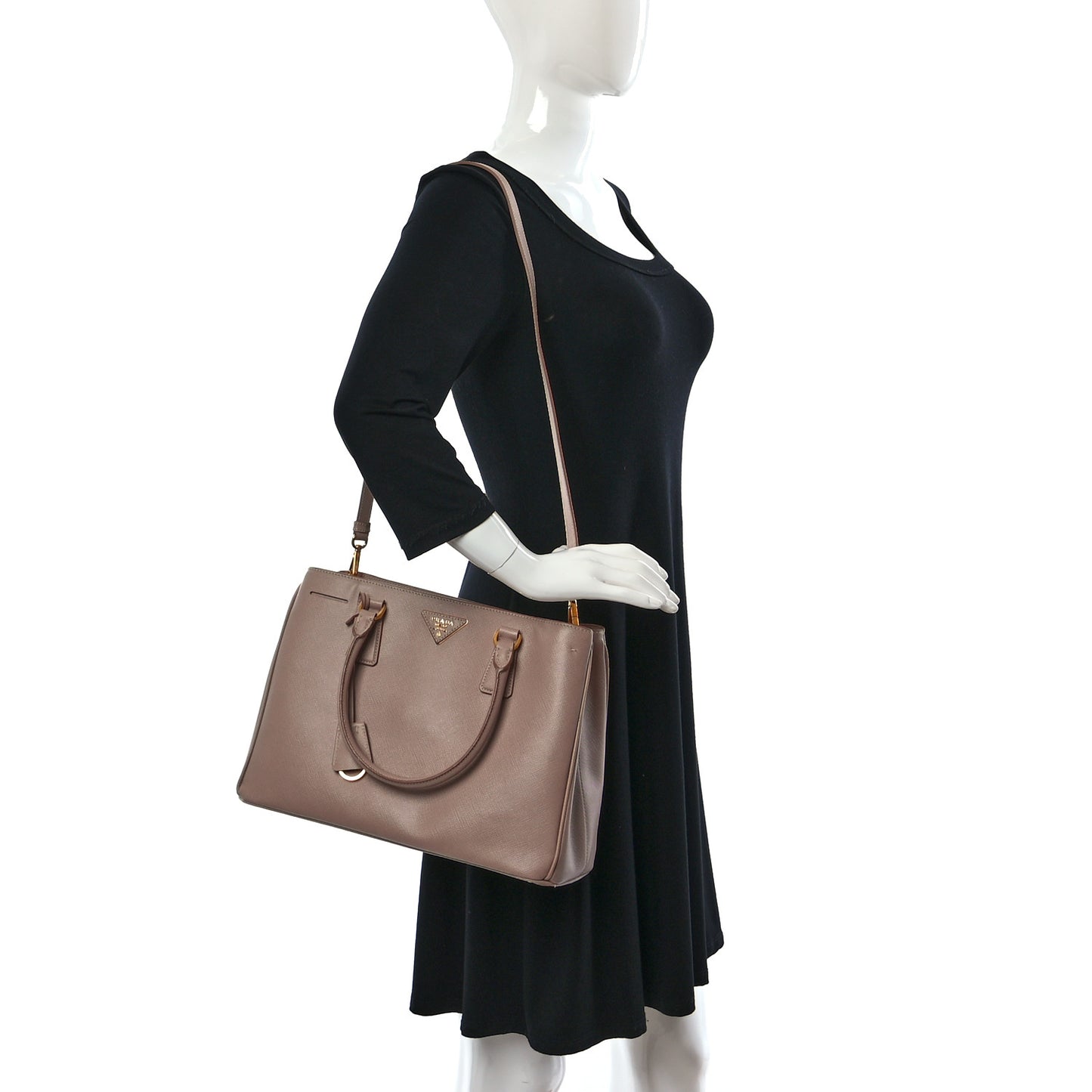 Saffiano Lux Medium Tote Cammeo