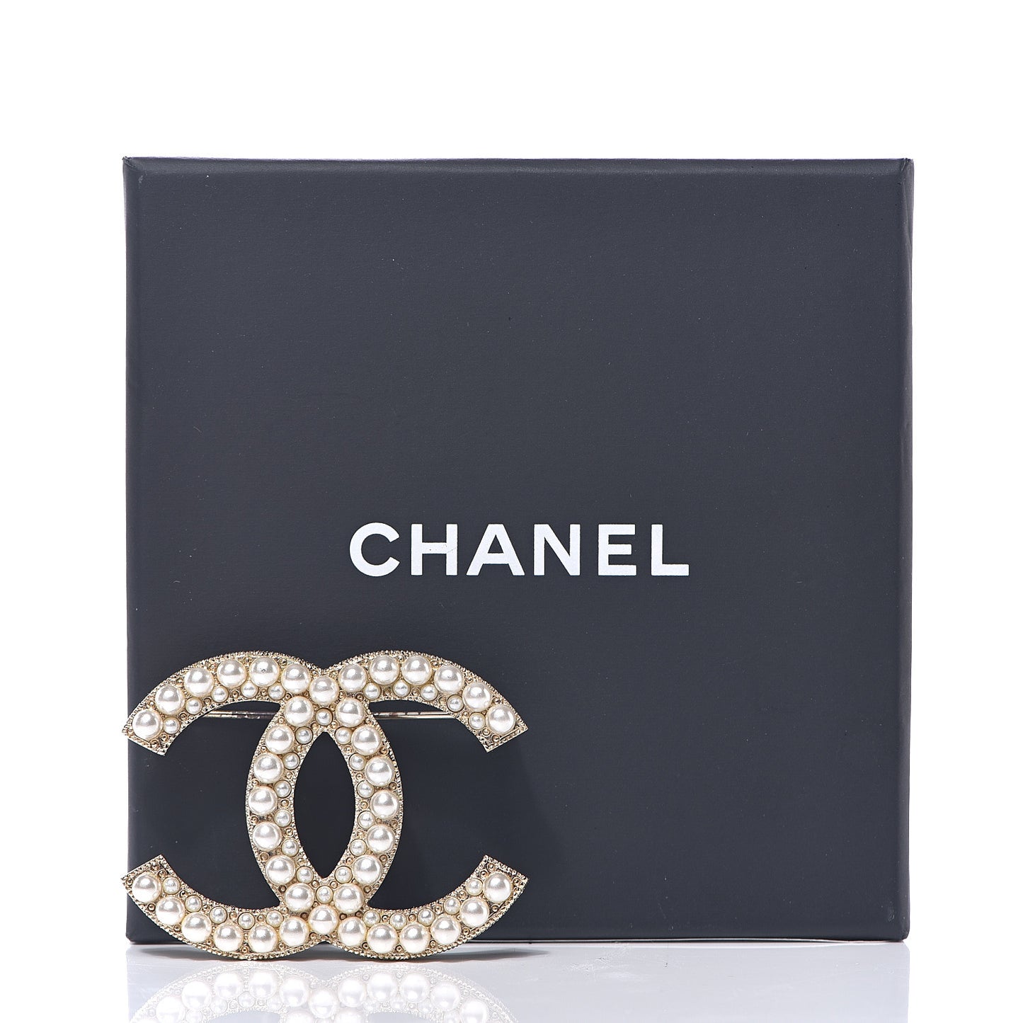 Pearl CC Brooch Gold