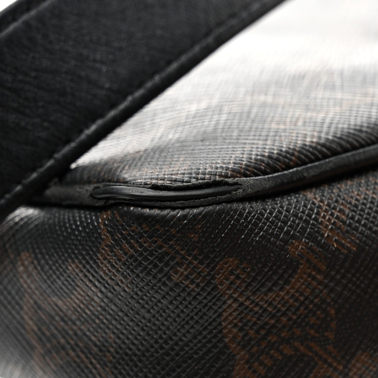 Triomphe Canvas Medium Messenger Bag Black