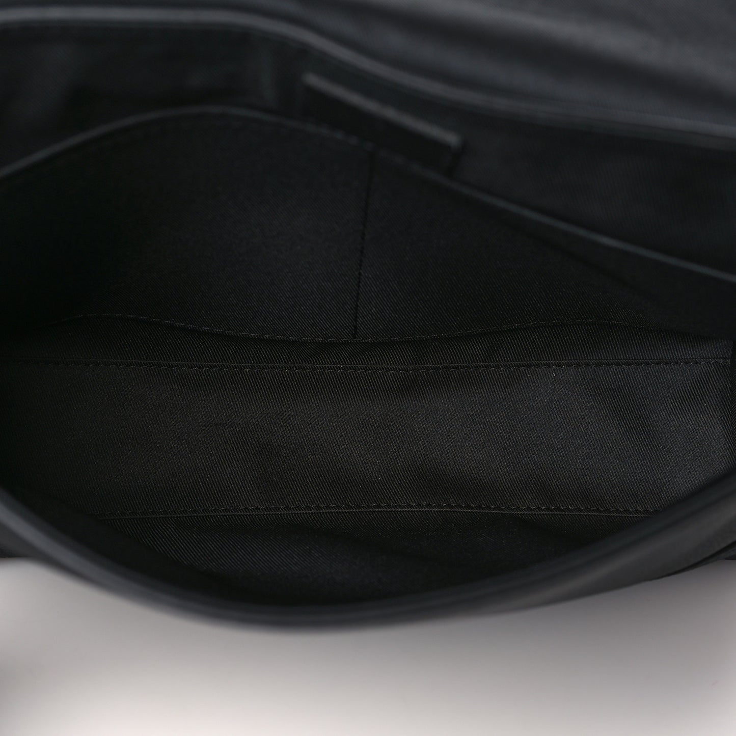 Calfskin Aerogram Messenger Black