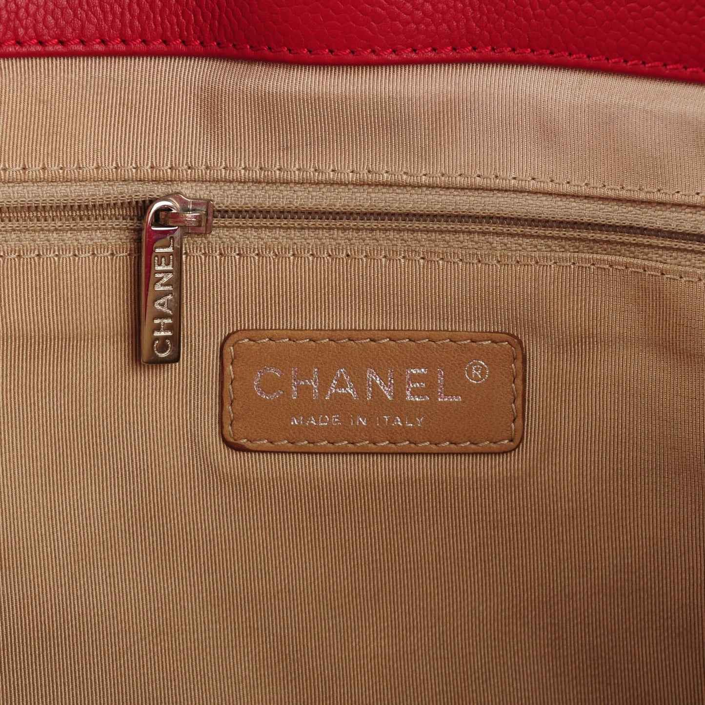 Caviar Quilted Expandable Zip Shoulder Bag Red