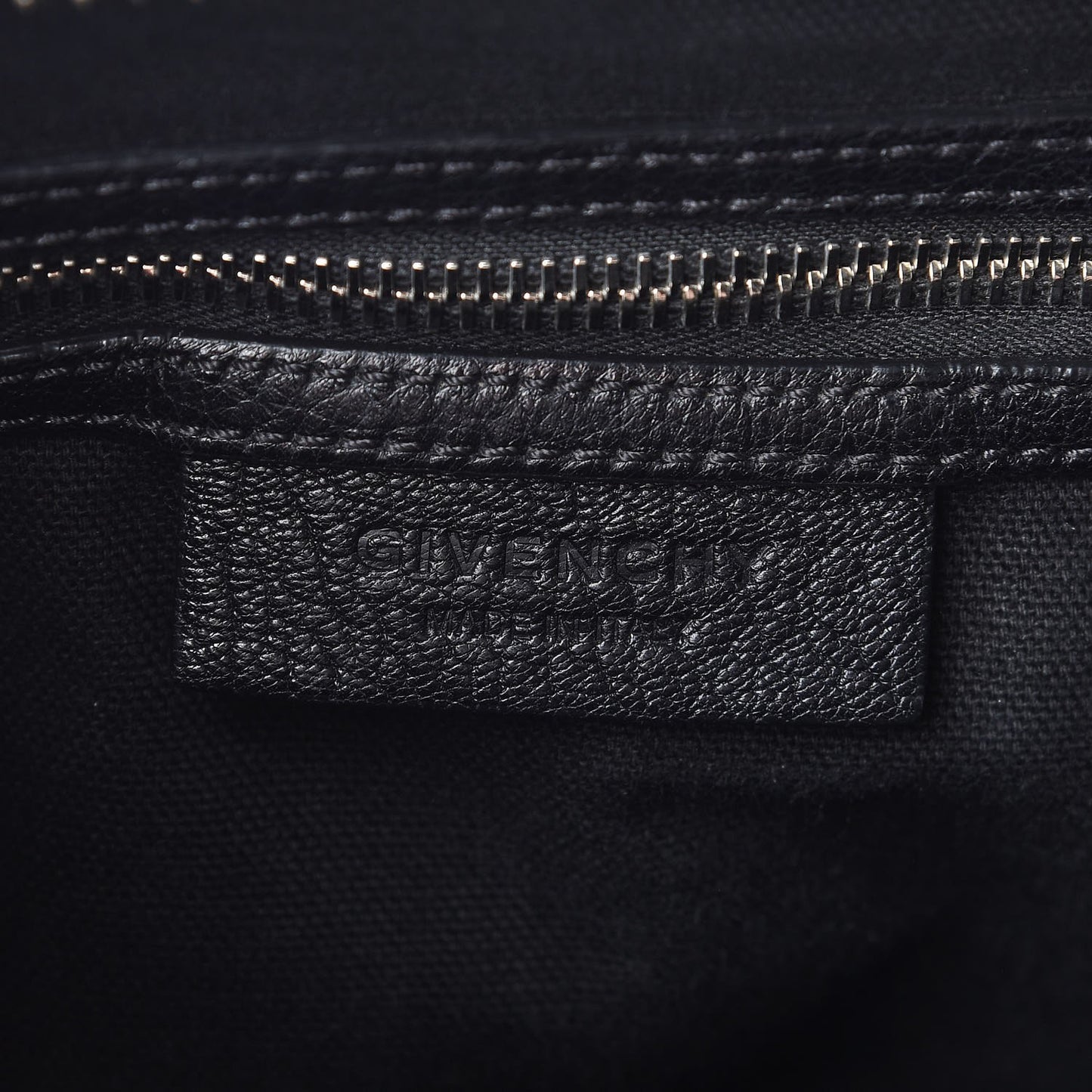 Sugar Goatskin Medium Antigona Black