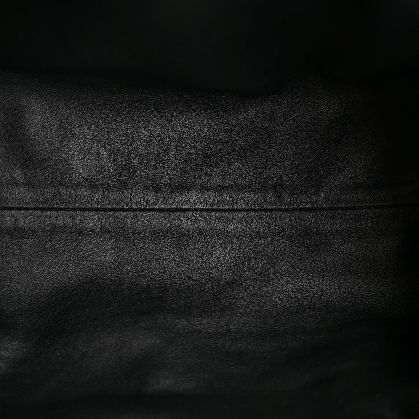 Smooth Butter Calf The Pouch Oversized Black
