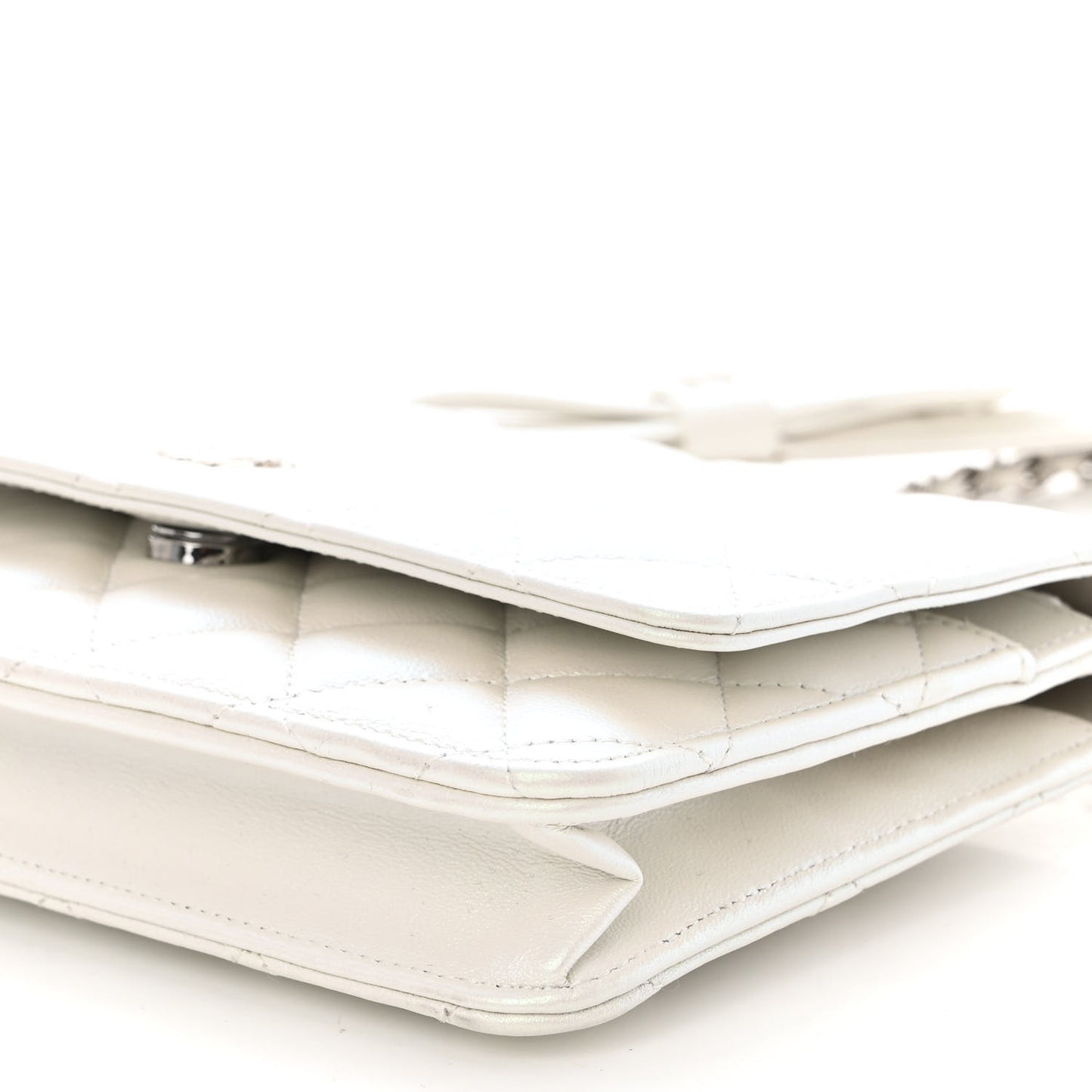 Lambskin Quilted Coco Bow Wallet On Chain WOC White