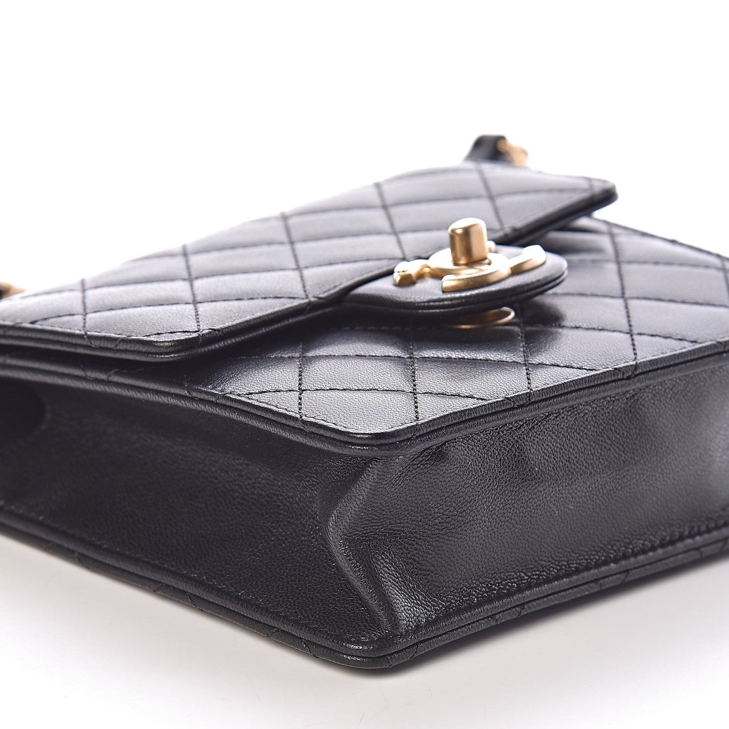 Lambskin Quilted Chic Pearls Flap Black
