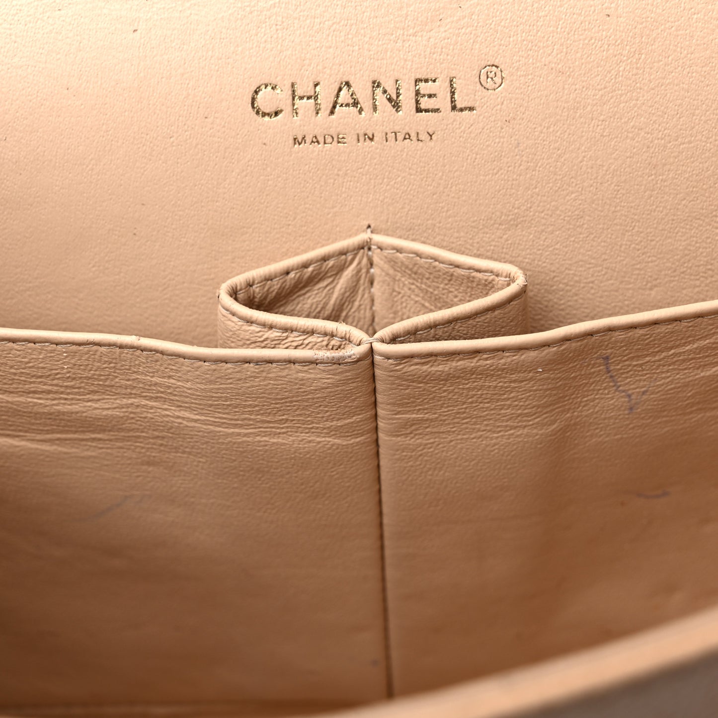 Caviar Quilted Jumbo Double Flap Beige Clair