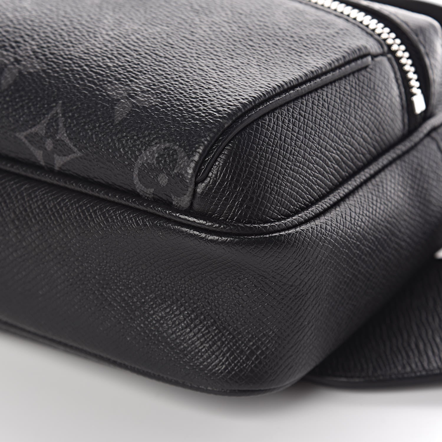 Louis Vuitton Taiga Monogram Outdoor Bumbag Black 8 of 10