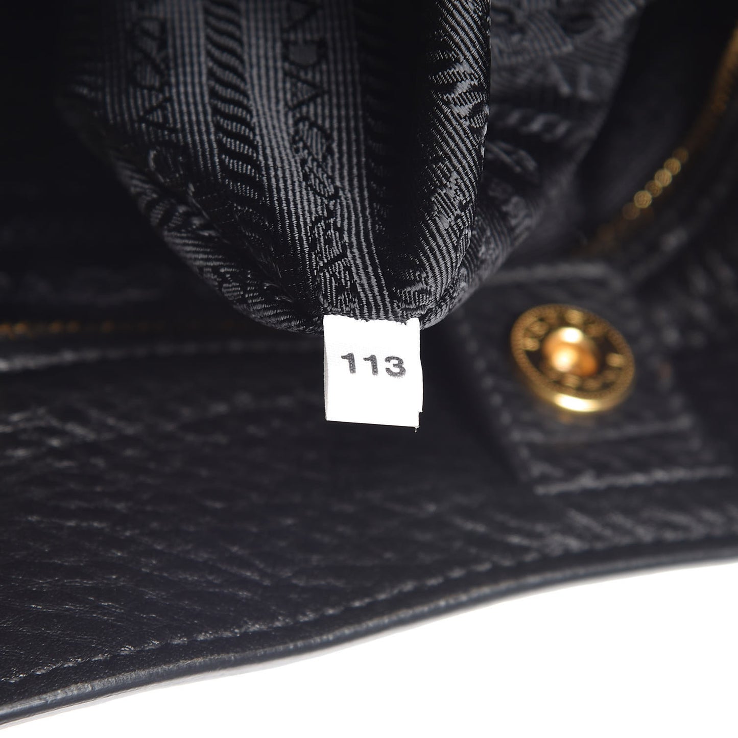 Vitello Daino Shoulder Bag Black