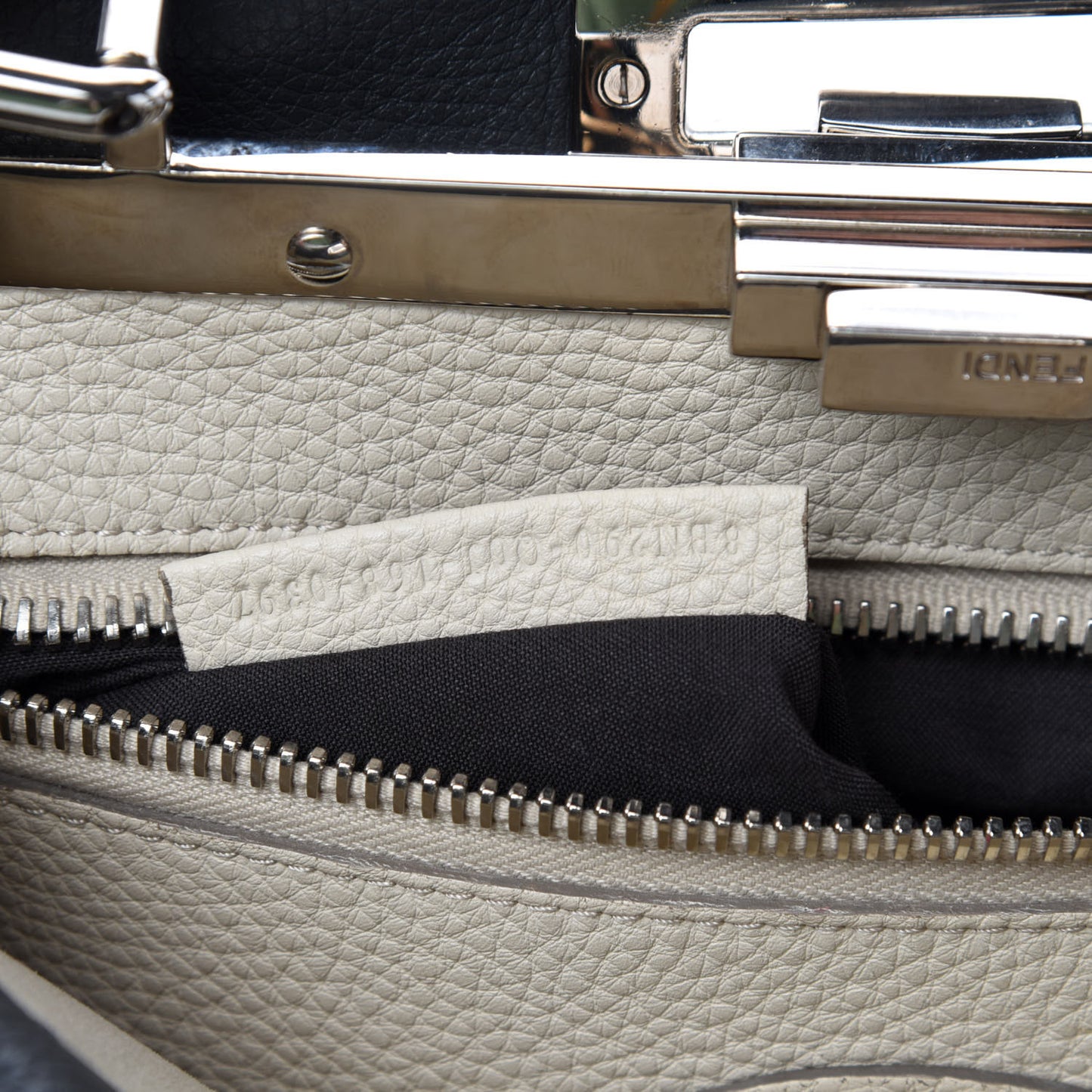 Cuoio Romano Selleria Bi-Color Medium Peekaboo Iconic Satchel Asfalto Latte
