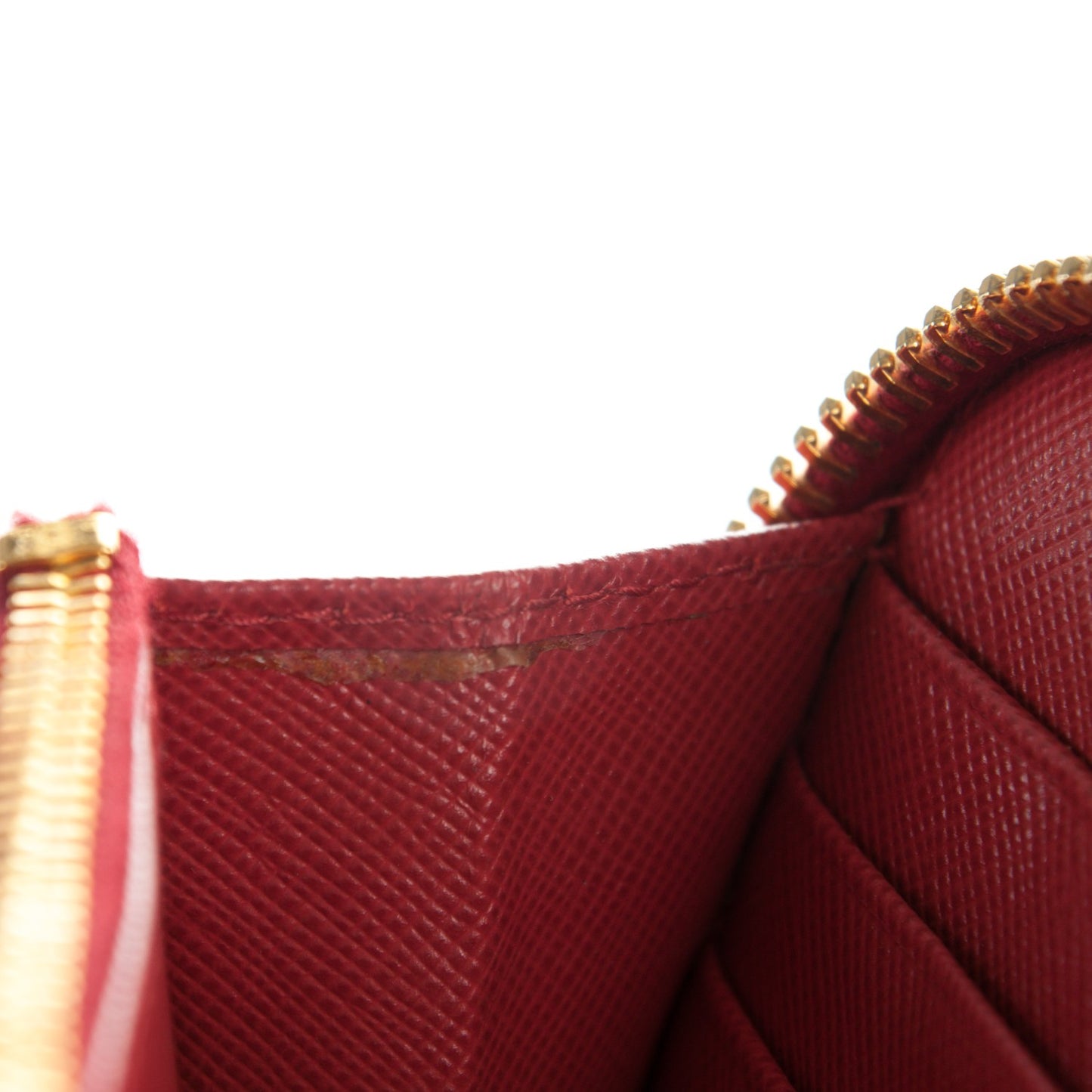 Saffiano Triangle Zip Around Wallet Fuoco
