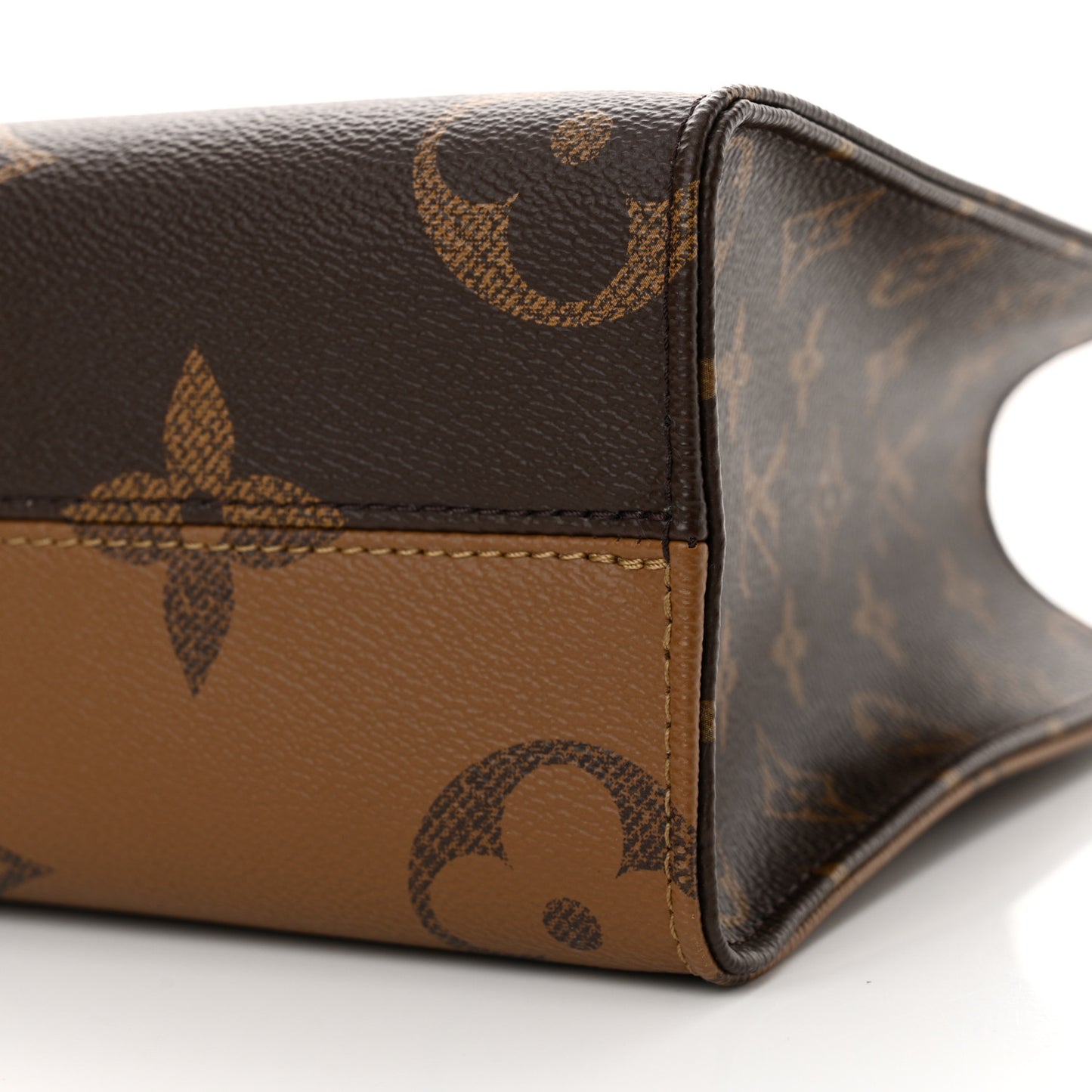 Reverse Monogram Giant Onthego PM