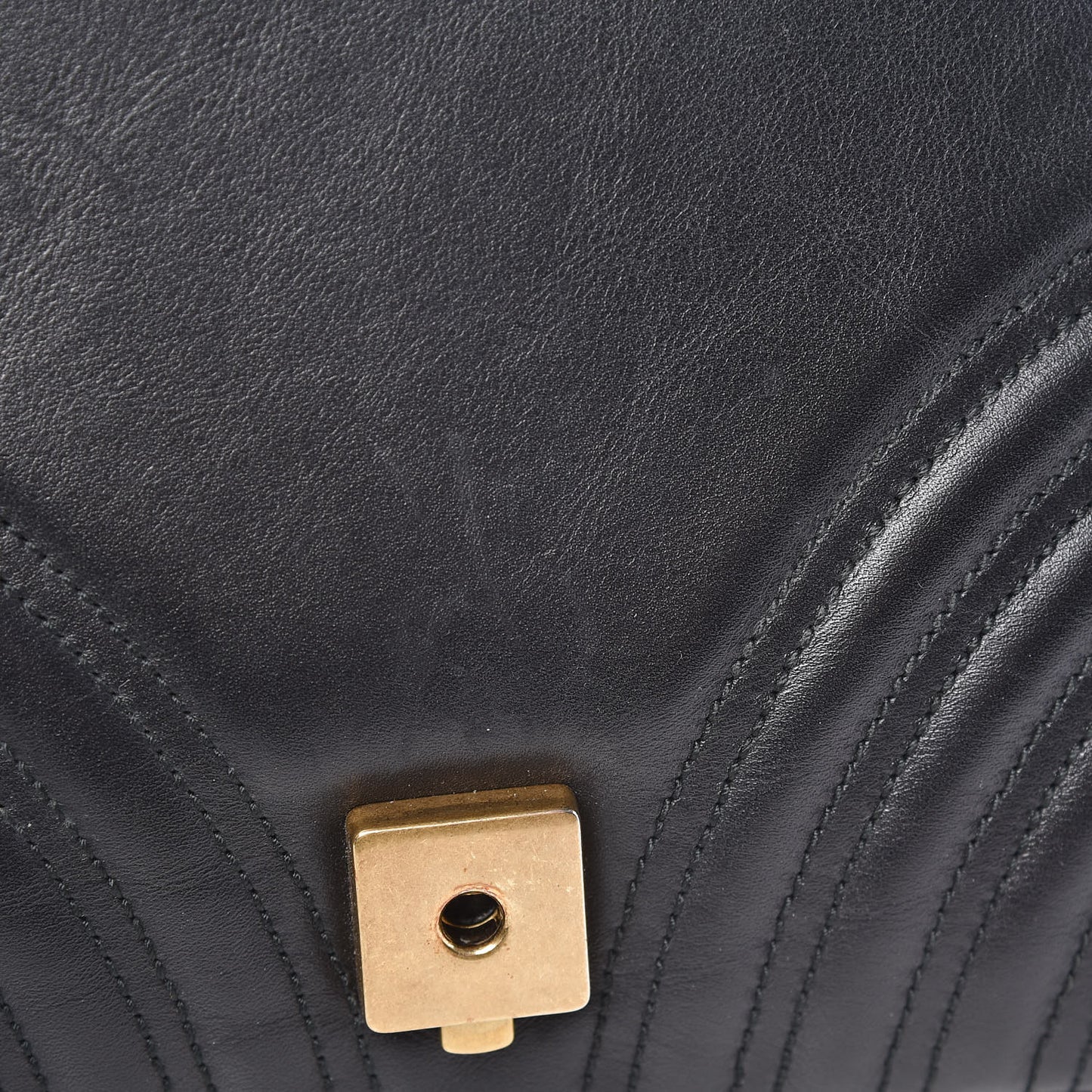 Calfskin Matelasse Medium GG Marmont Shoulder Bag Black