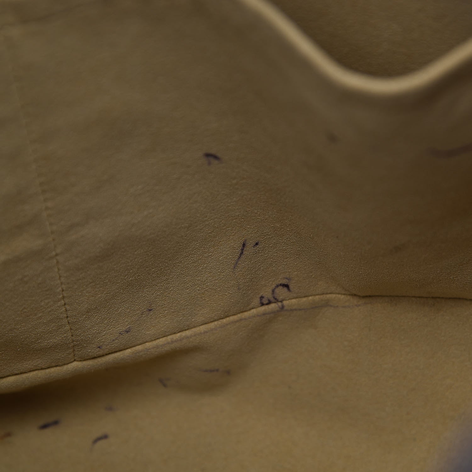 Louis Vuitton Monogram Artsy GM 9 of 26