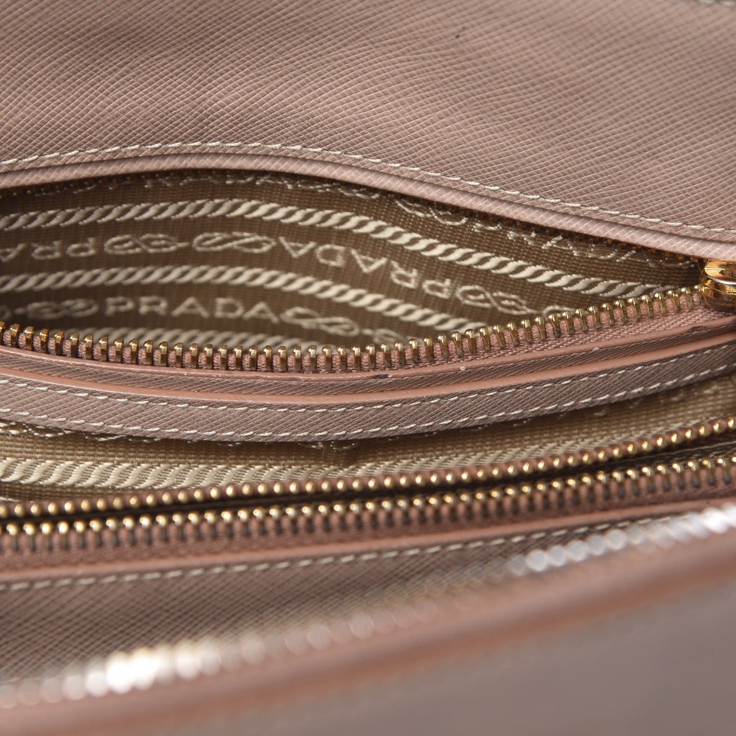 Saffiano Lux Medium Promenade Tote Cammeo