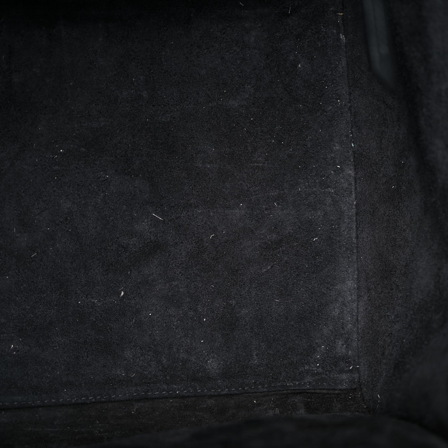 Supple Calfskin Medium Phantom Luggage Black