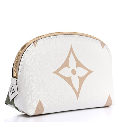 Louis Vuitton Monogram Giant Cosmetic Pouch Kaki 3 of 7