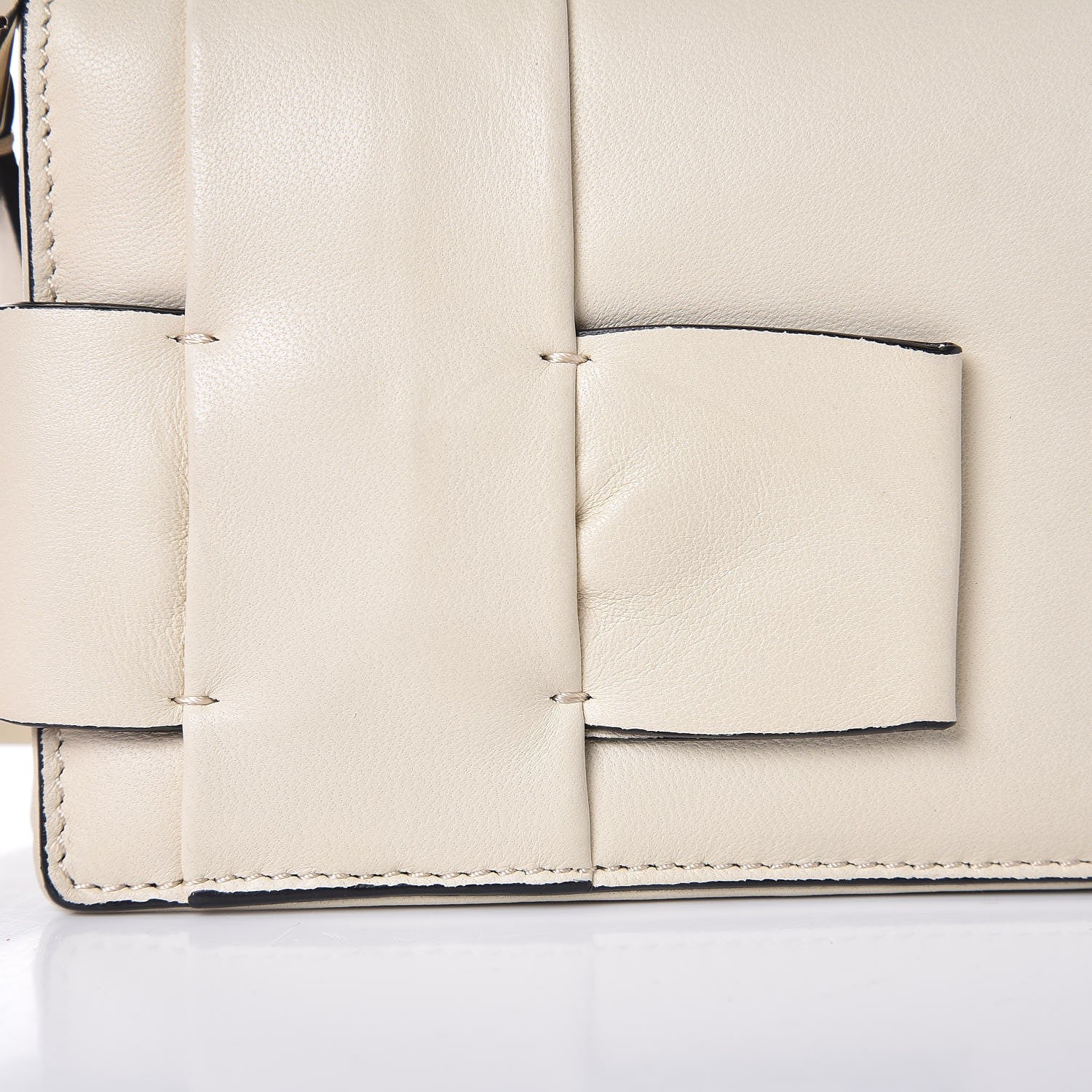 Valentino Garavani Nappa Clutch Ivorie 8 of 13
