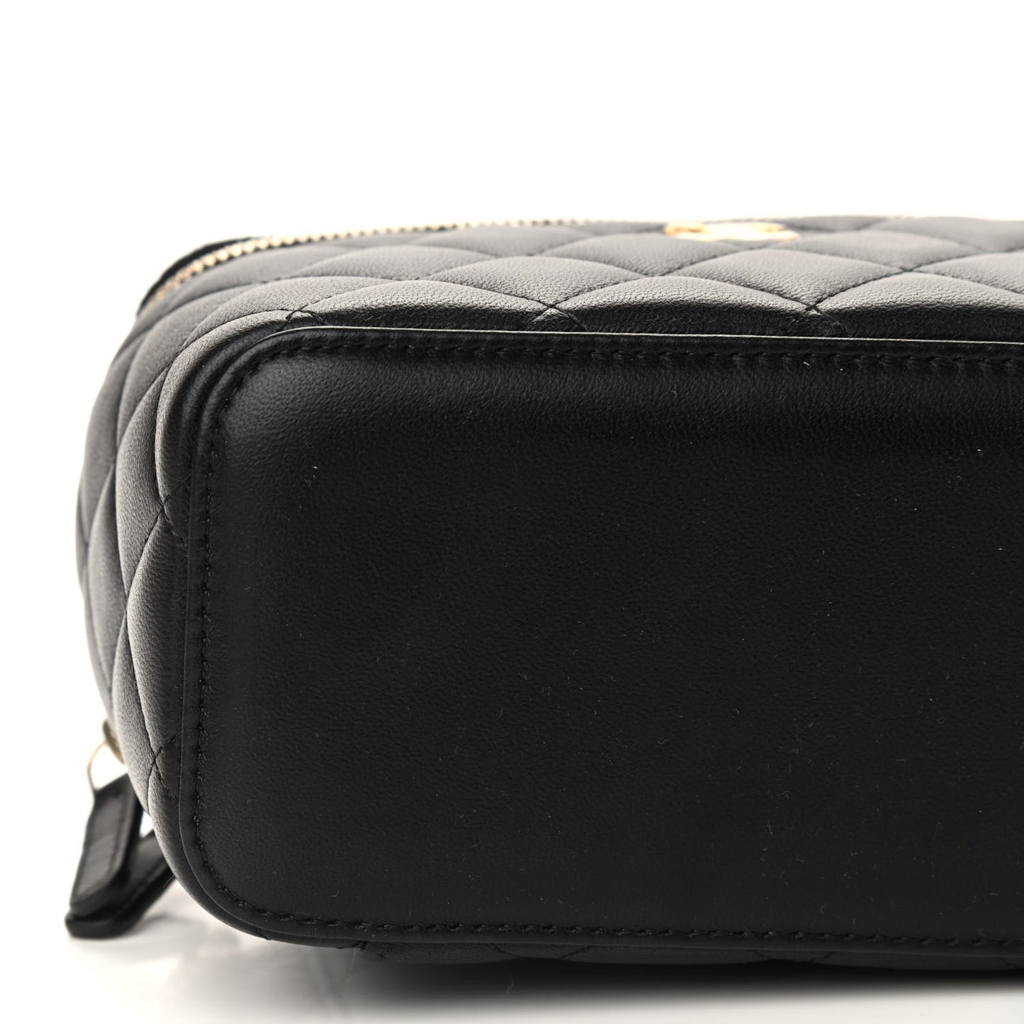 Lambskin Quilted Pearl Crush Small Vanity Case With Chain Black