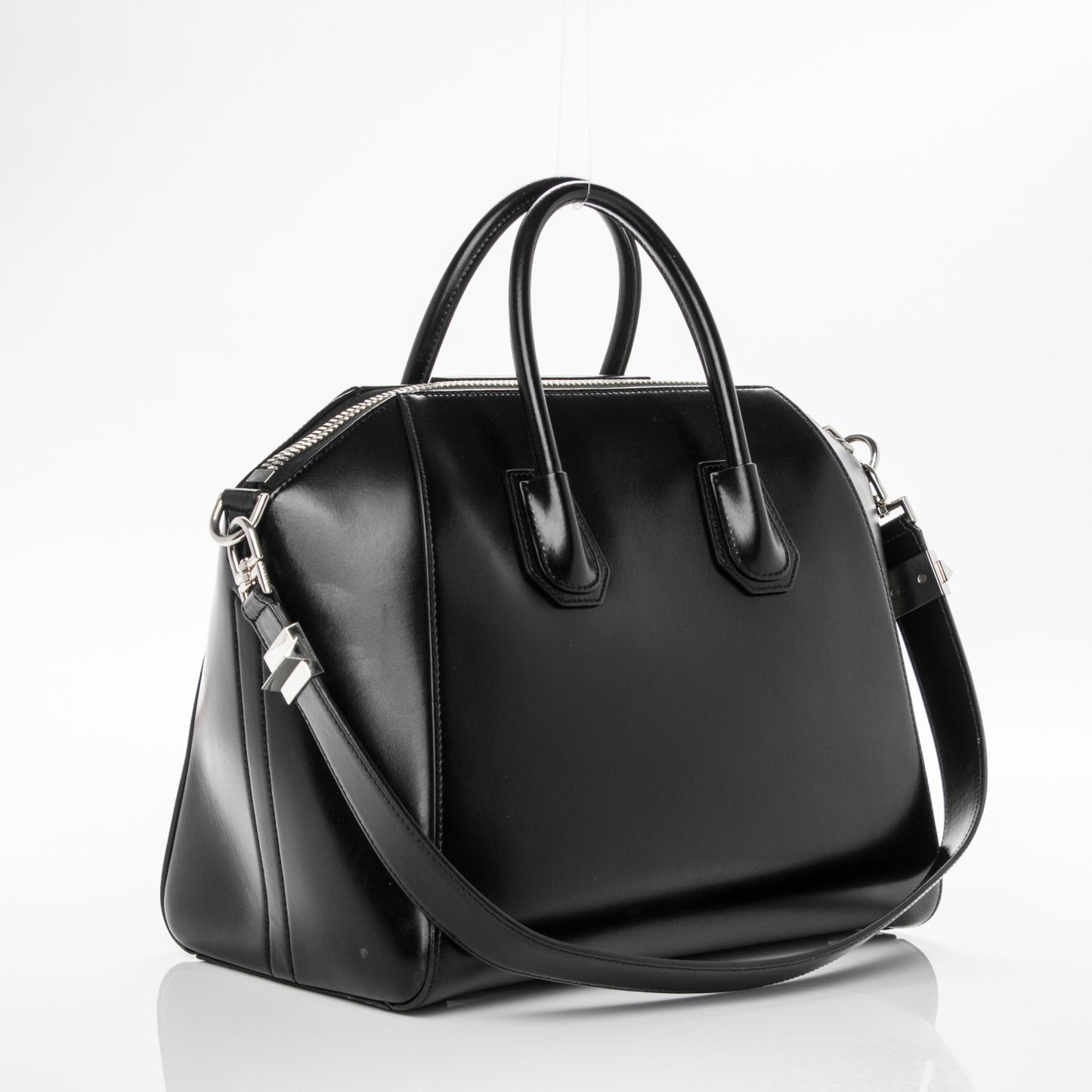 Shiny Lord Calfskin Medium Antigona Black