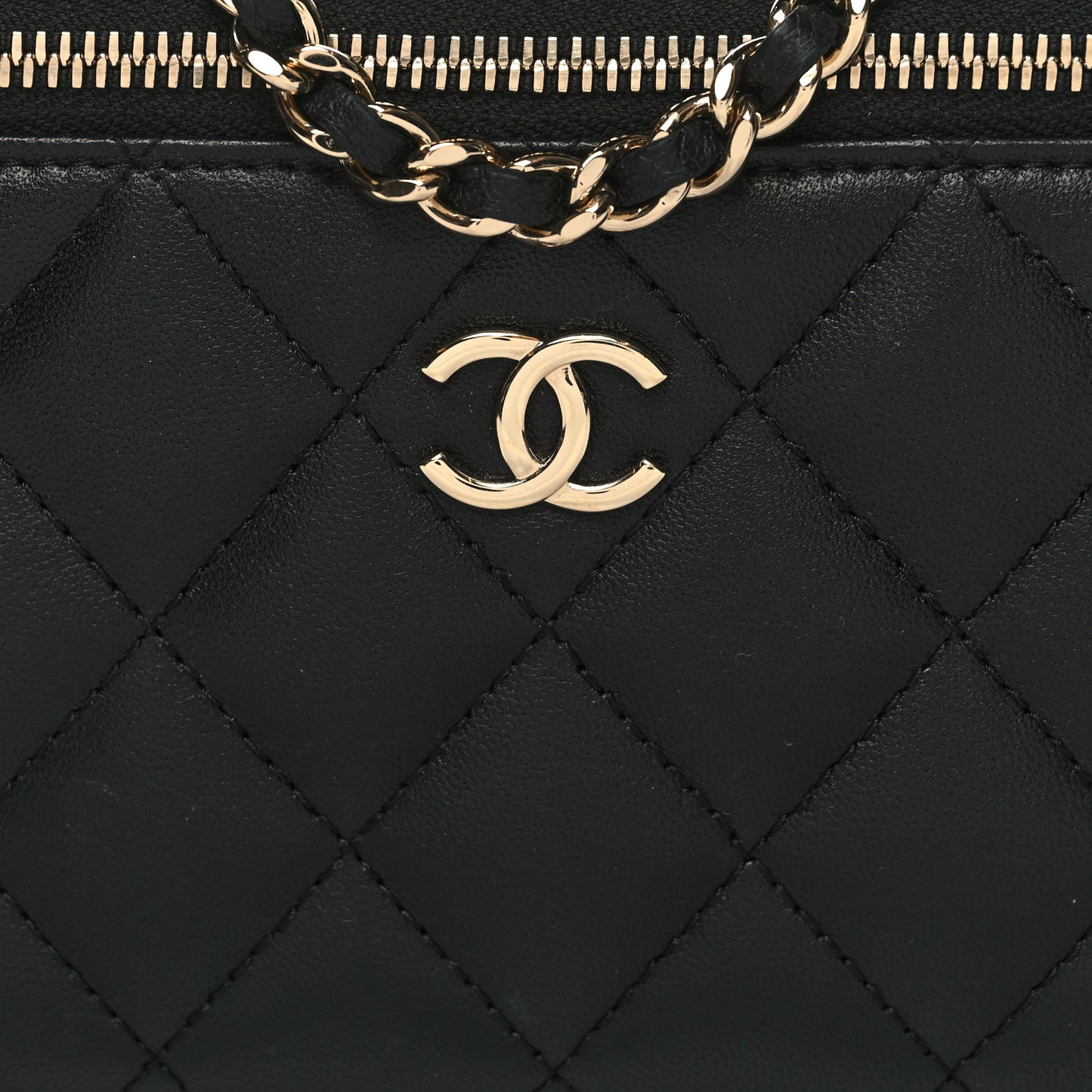 Lambskin Quilted Small Top Handle Vanity Case With Chain Black