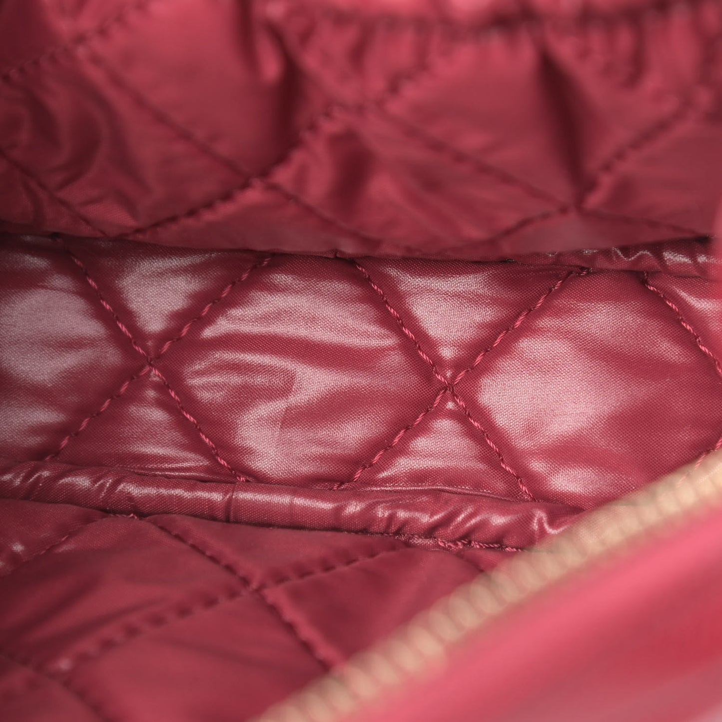 Caviar Quilted Small Curvy Pouch Cosmetic Case Red