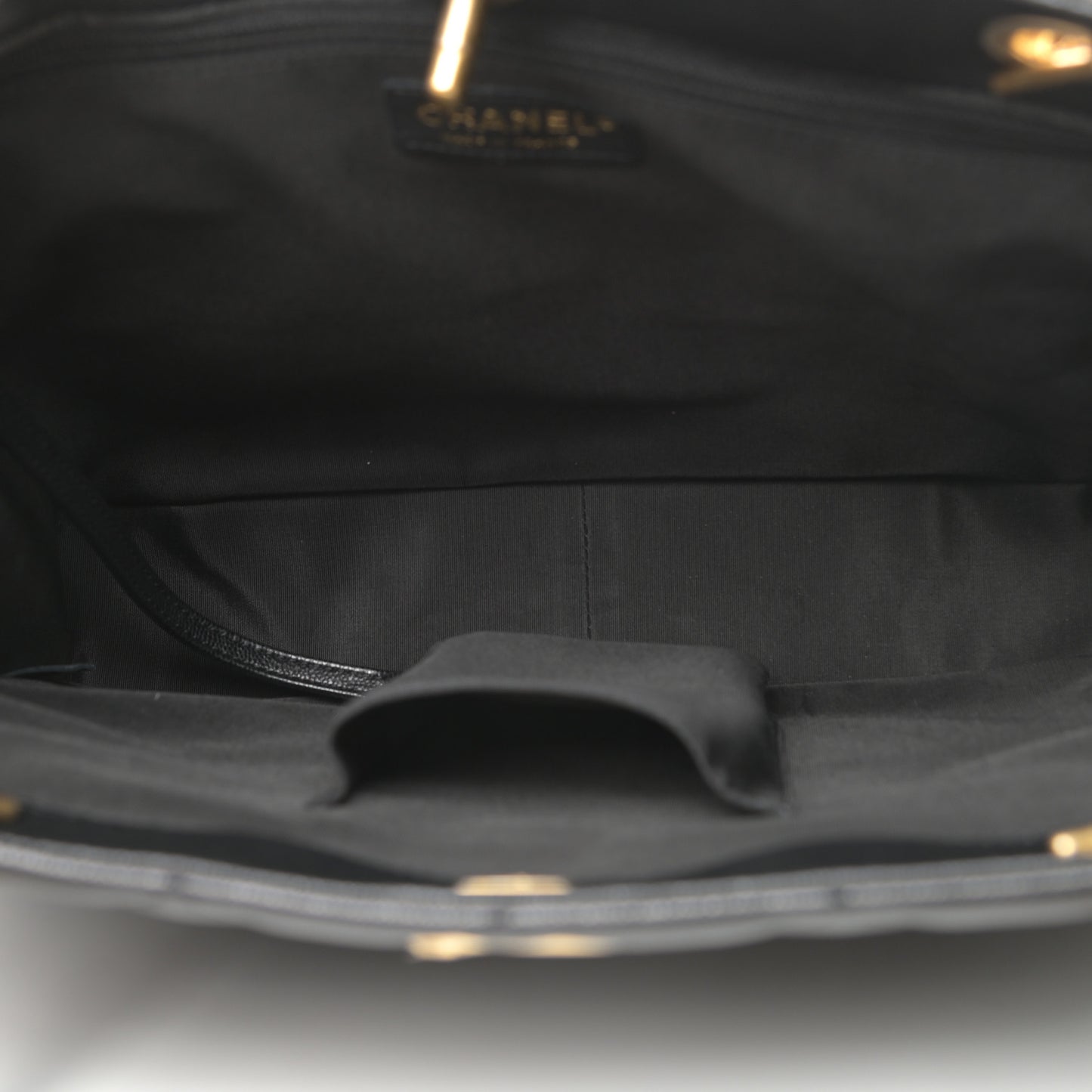 Caviar Quilted Sweet Classic Shopping Tote Black