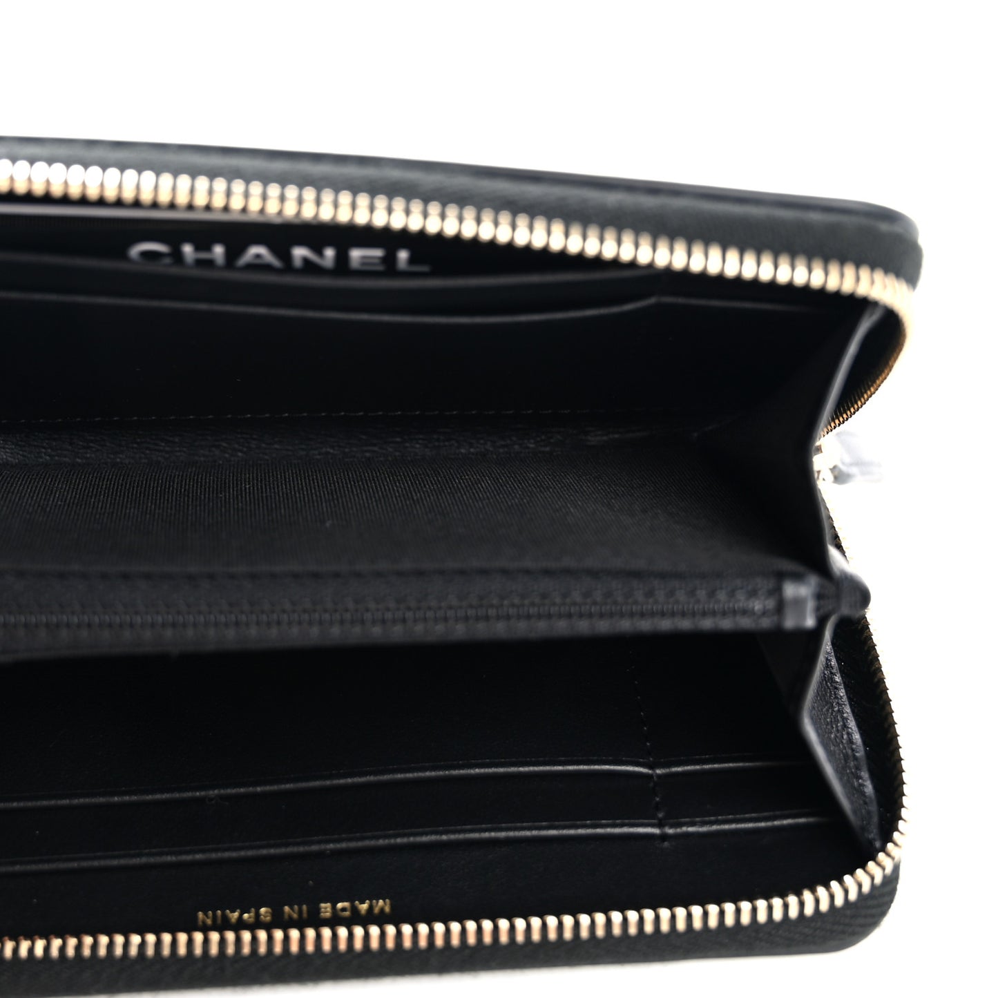 Caviar Quilted Medium Filigree Zip Around Wallet Black