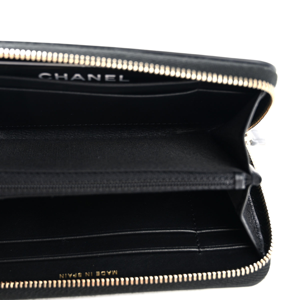 Caviar Quilted Medium Filigree Zip Around Wallet Black
