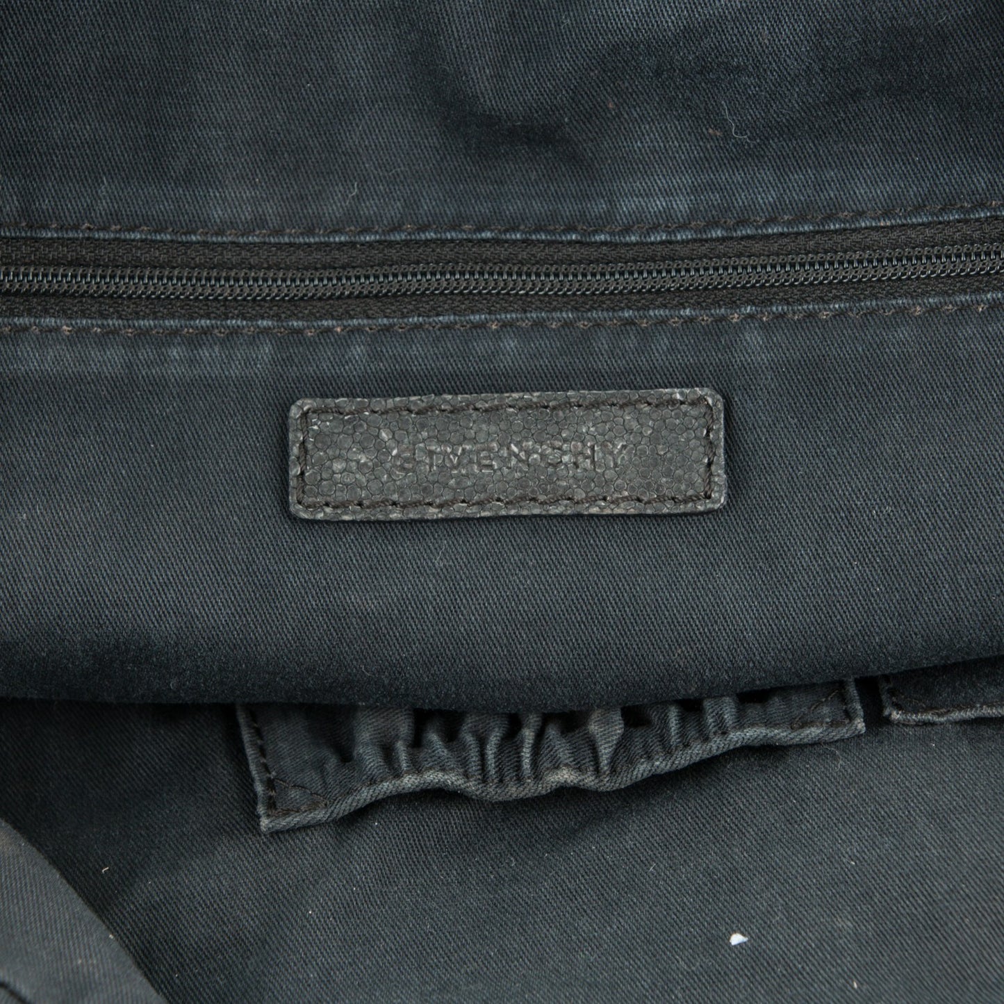 Calfskin Stingray Embossed Medium Nightingale Grey