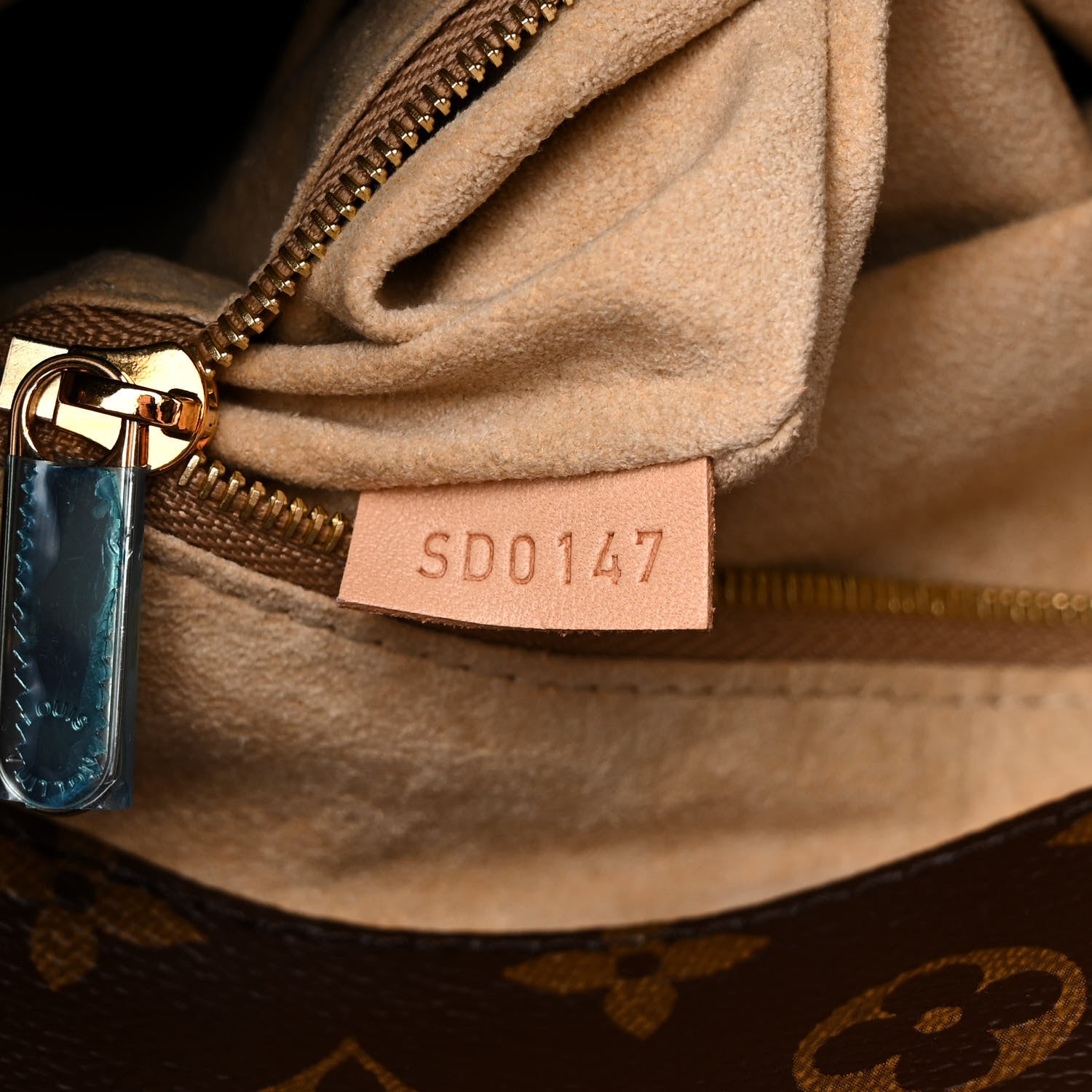 Louis Vuitton Monogram Artsy MM 7 of 11
