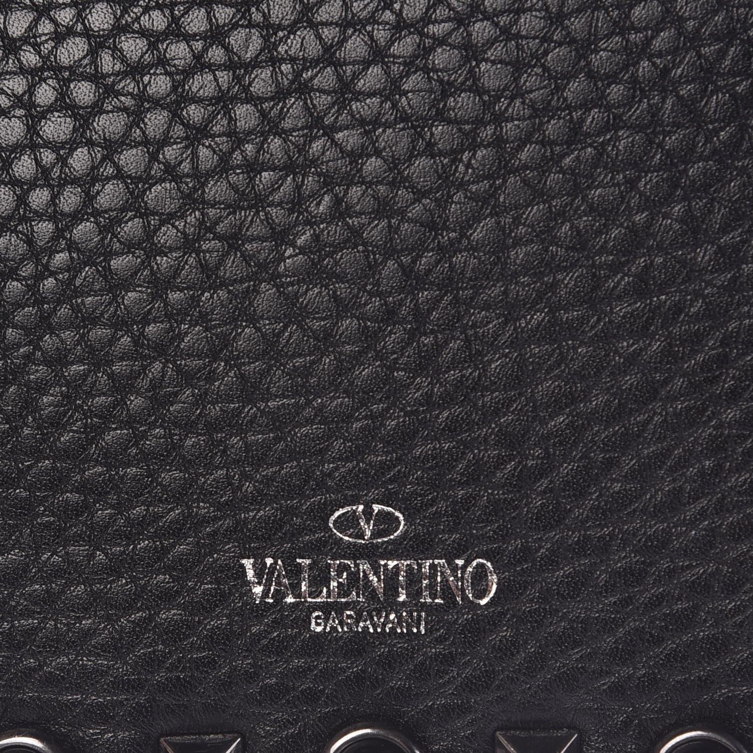 Valentino Garavani Grained Calfskin Onyx Rockstud Rolling Wallet on Chain Black 11 of 11