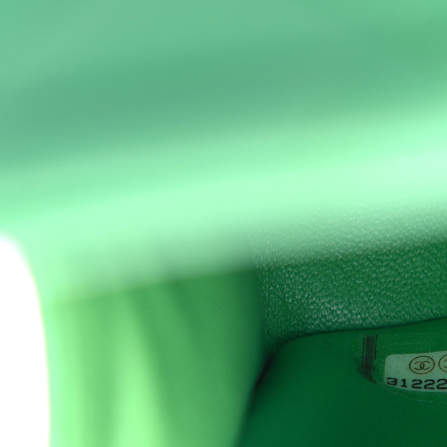 Caviar Quilted Medium Sweet Classic Flap Green