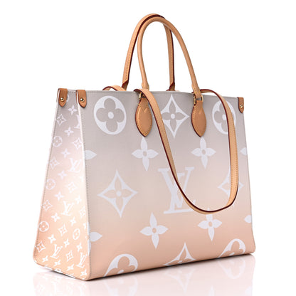 Louis Vuitton Monogram Giant By The Pool OnTheGo GM Brume 2 of 18